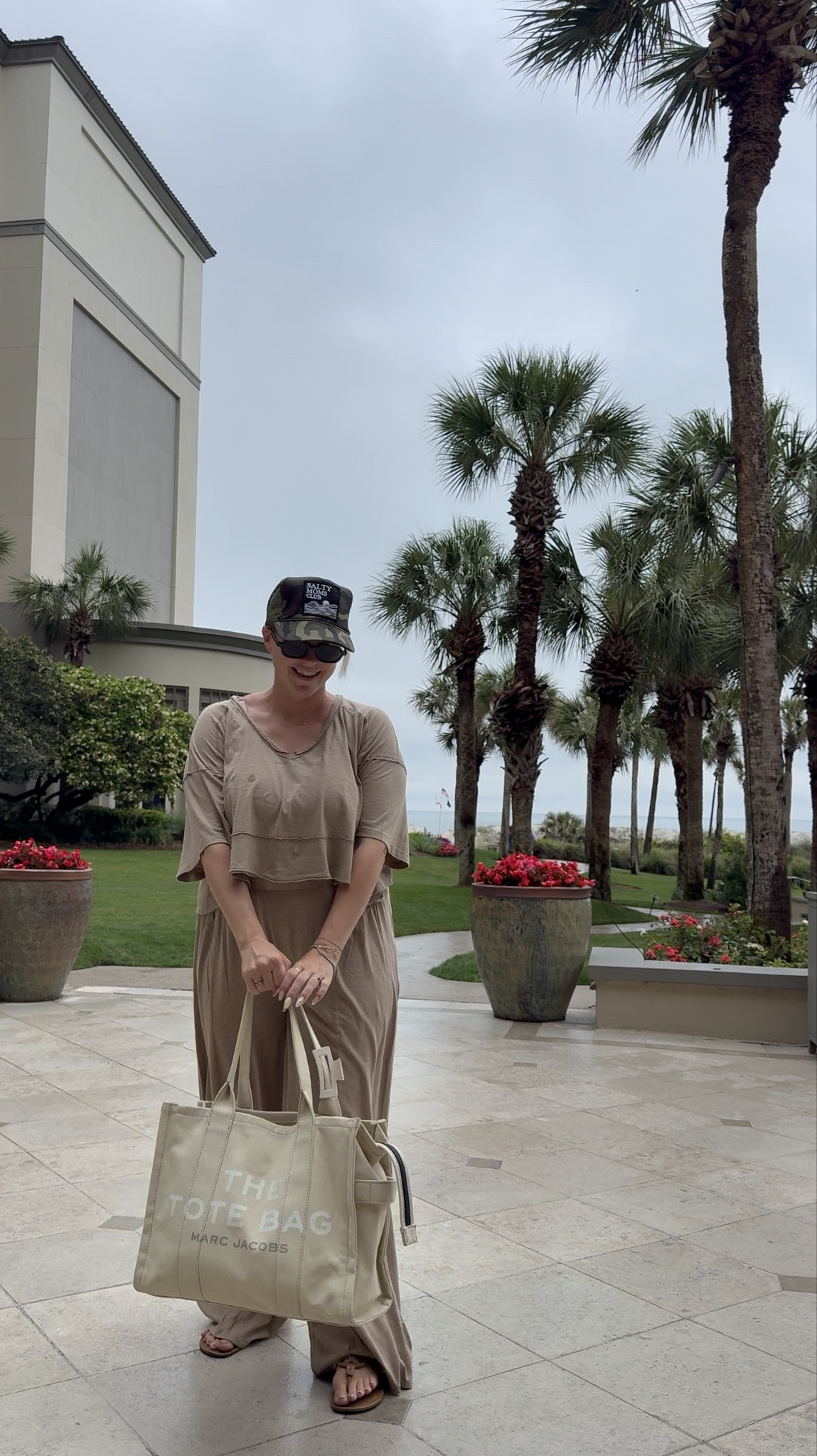 This outfit is currently 30% off in the app. Use code APPYDAYS30

Casual, loungewear, beach vacay, lounge pantss

#LTKMidsize #LTKmomlife #LTKSaleAlert