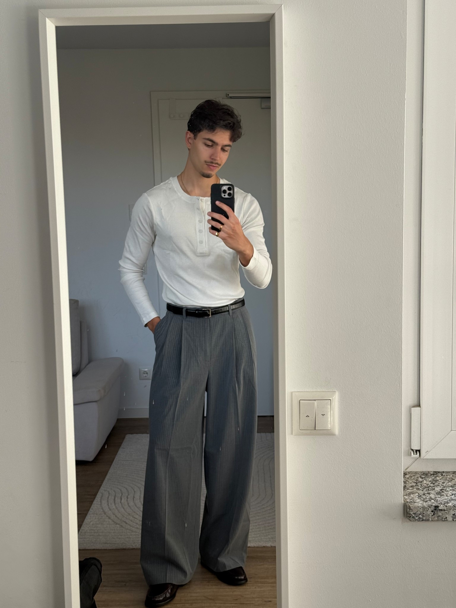 186cm 80kg, Pants Size 48, Henley Size M