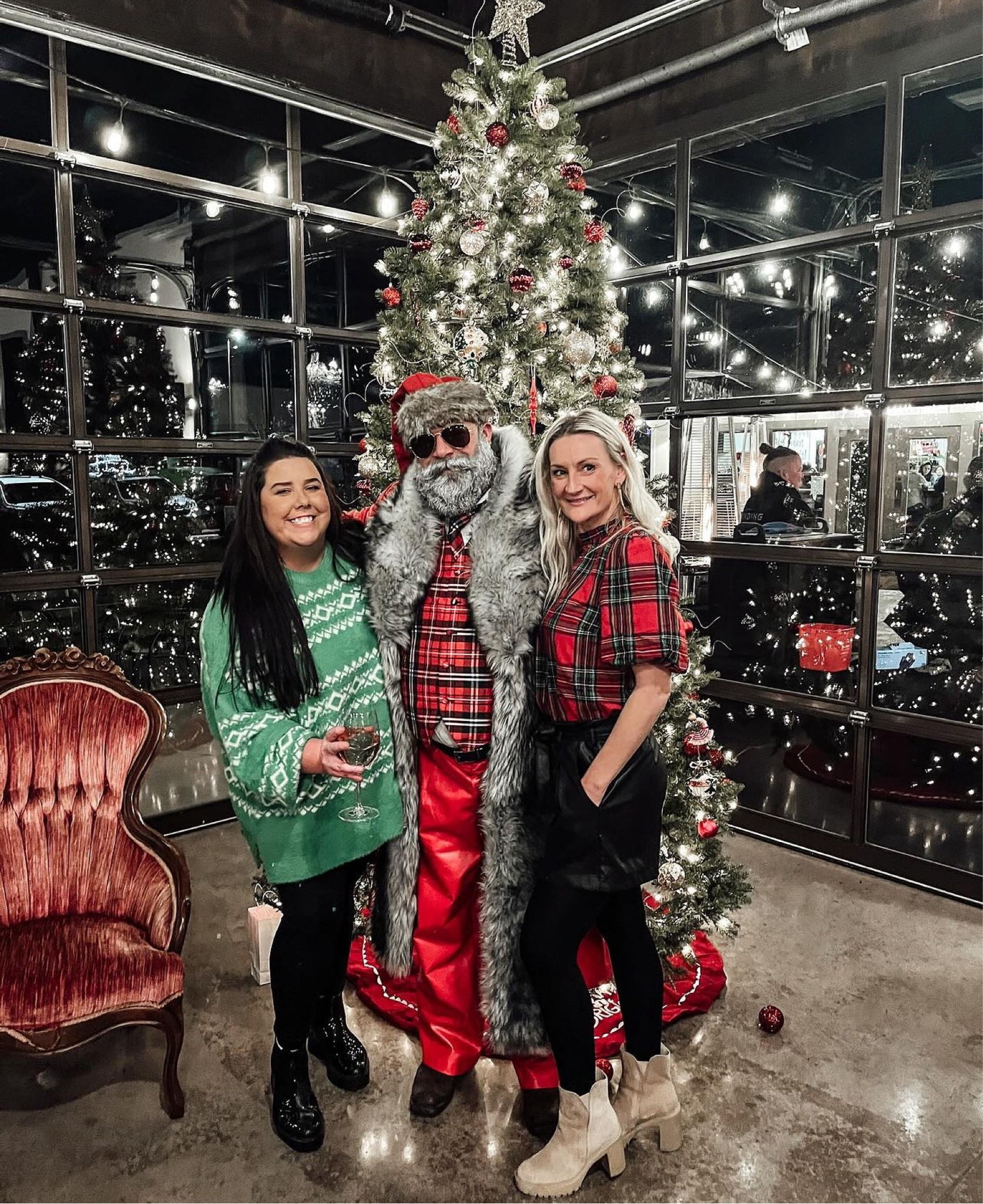 When I tell you this festive, cozy oversized sweater is one of my fav pieces this winter…not lying! It’s so good. 

#LTKSeasonal #LTKHoliday #LTKGiftGuide