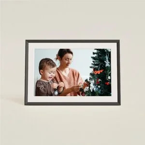 Carver Mat 10" | Aura's bestselling digital frame | Aura Frames