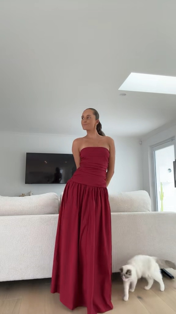 The most beautiful dress 🌹🌹 I’m wearing a size small (aus 8)