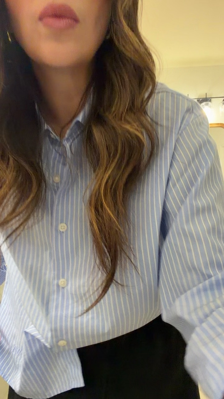 Outfit of the day para ir a trabajar 
Jorts @Aritzia 
Camisa @UNIQLO 
Loafers Chanel 
Suéter @Walmart

#LTKootd #LTKgrwm