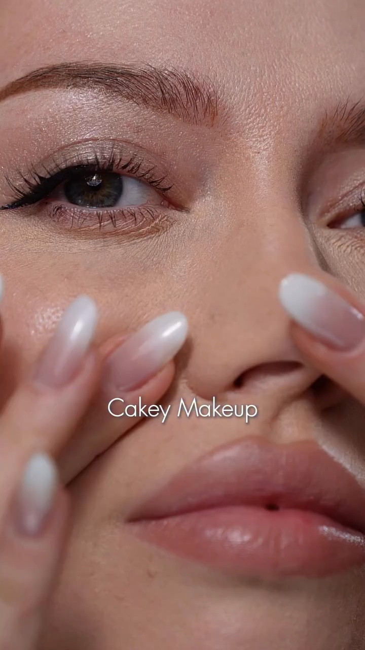 Hate when I get this Cakey Makeup…
Moisturising is the key! And I do it with @rejuall_official Advanced PDRN Cream 🤍
Available at @bootsuk 
.
.
.
#Rejuall #rejuallpdrn  #pdrncream
skinrepair skindamage skinrecovery koreanpharmacy