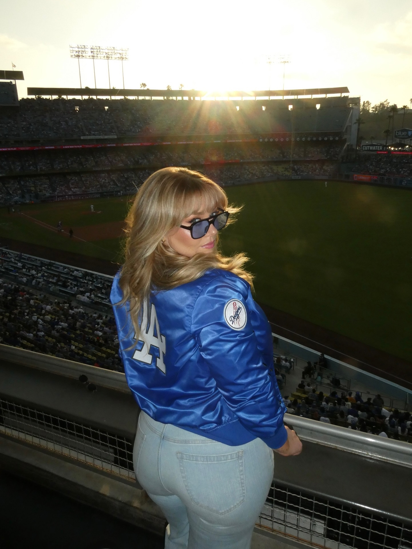 a suite filled with the baddest curvy girls in la? and there will be hot dogs? count me tf in @torrid summer forever!!!!! ⚾️💙

Baseball game, baseball game outfit, bomber jacket, curvy outfit, sporty chic

#LTKSummerEdit #LTKMidsize #LTKStyleTip