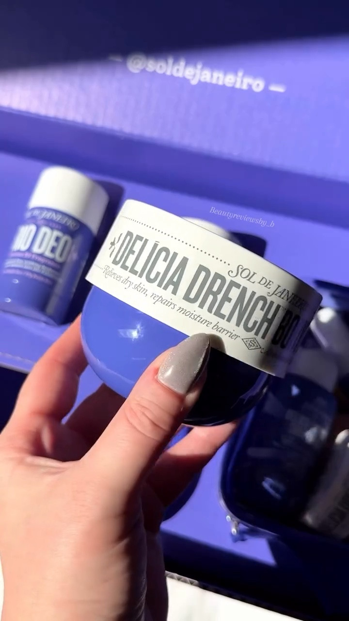 Gifted by @soldejaneiro 

Sol de Janeiro’s Delícia Drench collection has officially landed at @ultabeauty . 💜✨

I’ve been loving incorporating these products into my everyday routine - there’s a cozy, sweet softness to their scent that lingers throughout the day. 

My routine lately: 
I start with the Shower Oil, follow with the Body Butter, and finish with a spritz of Cheirosa 59. I keep Rio Deo handy every day and the Jet Set is the perfect way to carry my favorites with me on the go.

✨ Delícia Drench Notes-
Top: Velvet Plum, Sugared Violet
Middle: Vanilla Orchid, Whipped Amber
Base: Sheer Sandalwood, Fresh Vetiver

Have you tried anything from Sol De Janeiro’s Delícia Drench line? 💜✨ 

Created by beautyreviewsby_b - Sharing without permission is prohibited. 

#SolDeJaneiro #Cheirosa59 #DeliciaDrench #BodyCareRoutine #ScentOfTheDay #FragranceCommunity #FragranceReels #UltaBeauty