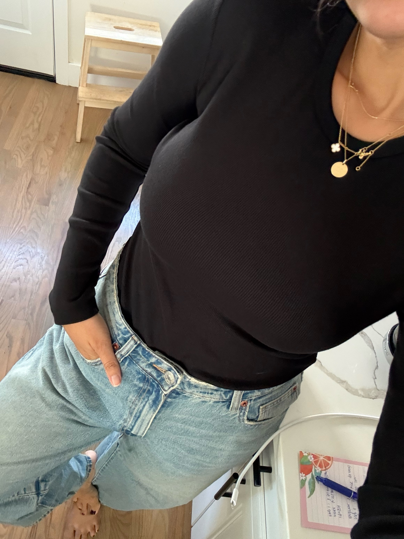 Such a good basic! In love with the material. Perfect to wear on its own or layer in the winter 