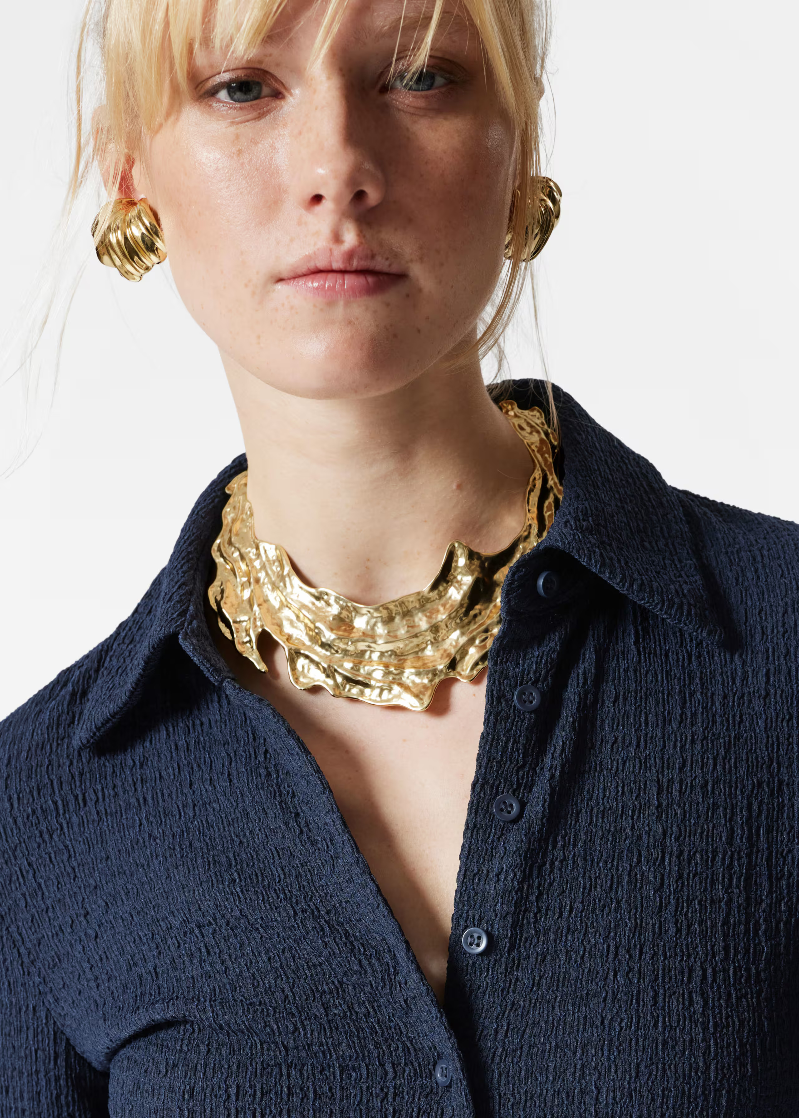 Curved Shell Earrings | & Other Stories UK