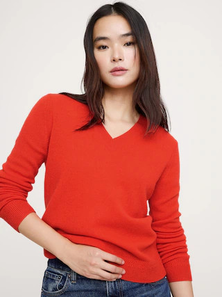 Lightweight Cashmere V-Neck Sweater | Banana Republic (US)