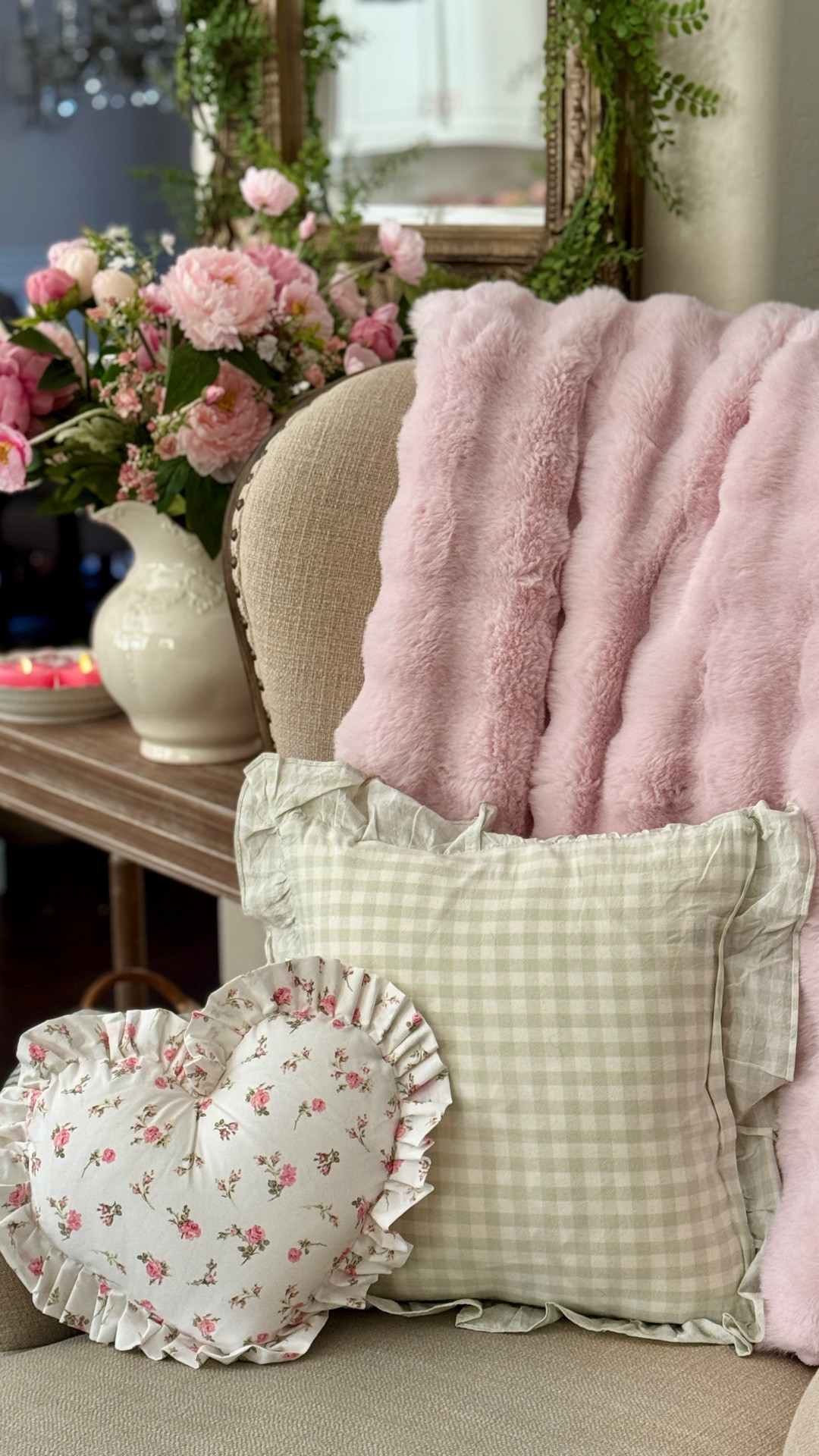 Cottage Valentine decor 🩷🍃


Modern cottage, heart pillow, ruffle pillows, gingham pillow, pink decor, pink faux fur blanket 