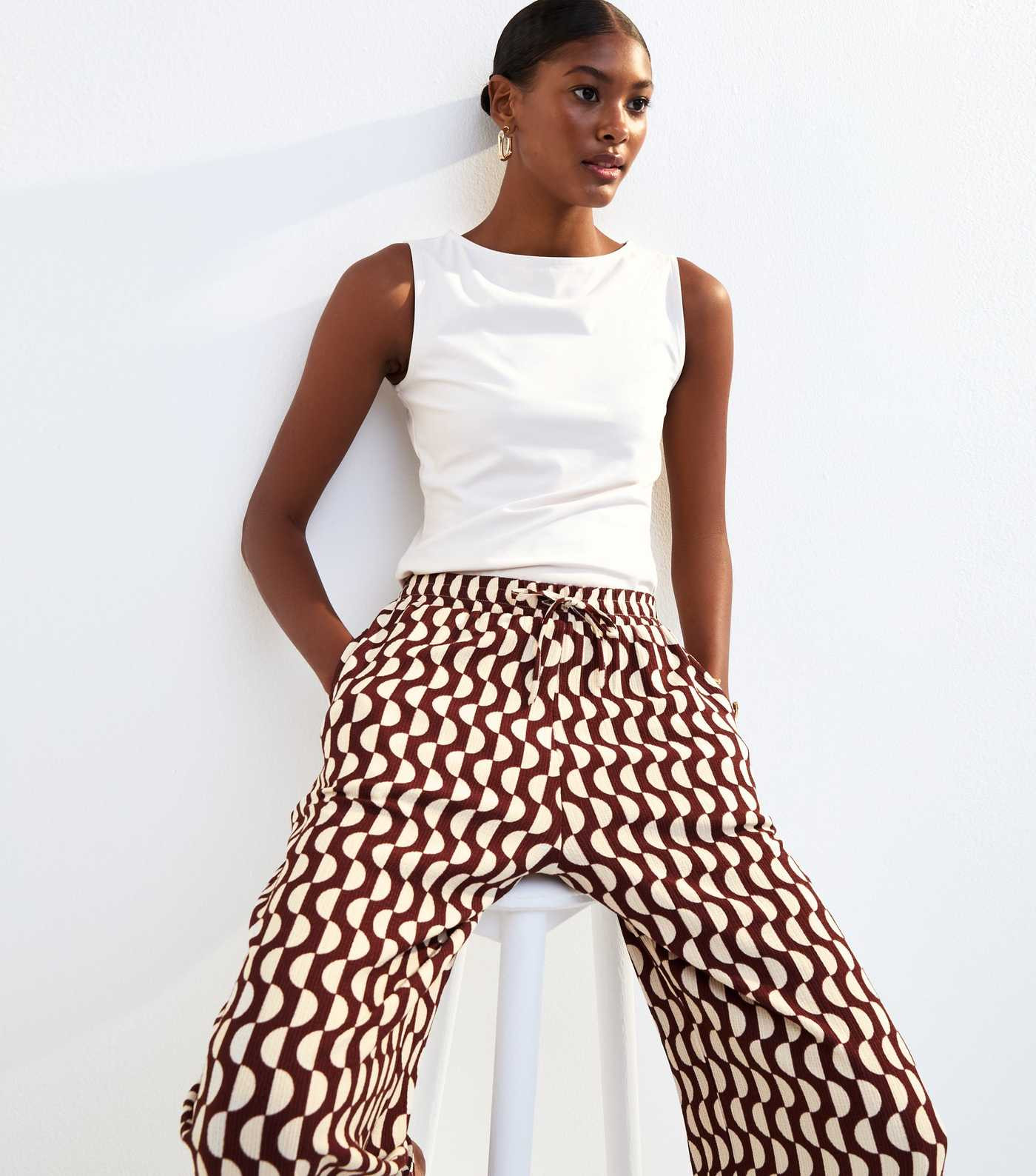 Brown Geometric Print Textured Wide Leg Trousers | New Look | New Look (UK)