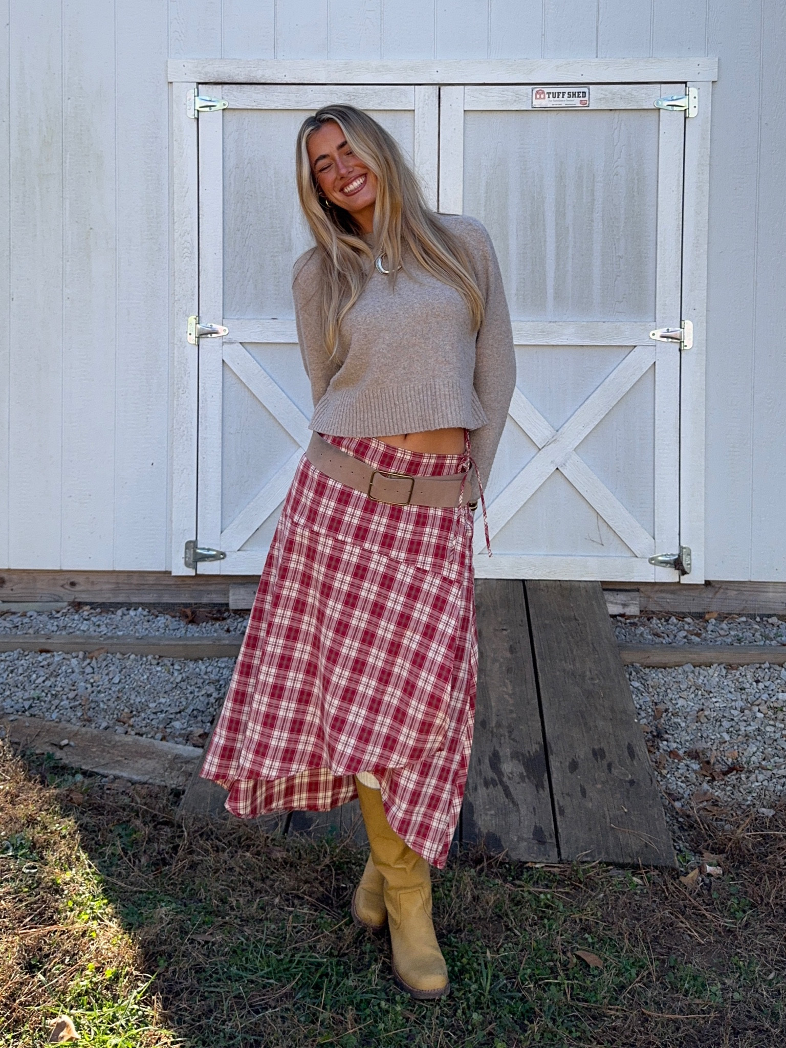 Plaid midi skirtt

#LTKSeasonal #LTKootd #LTKFindsUnder100