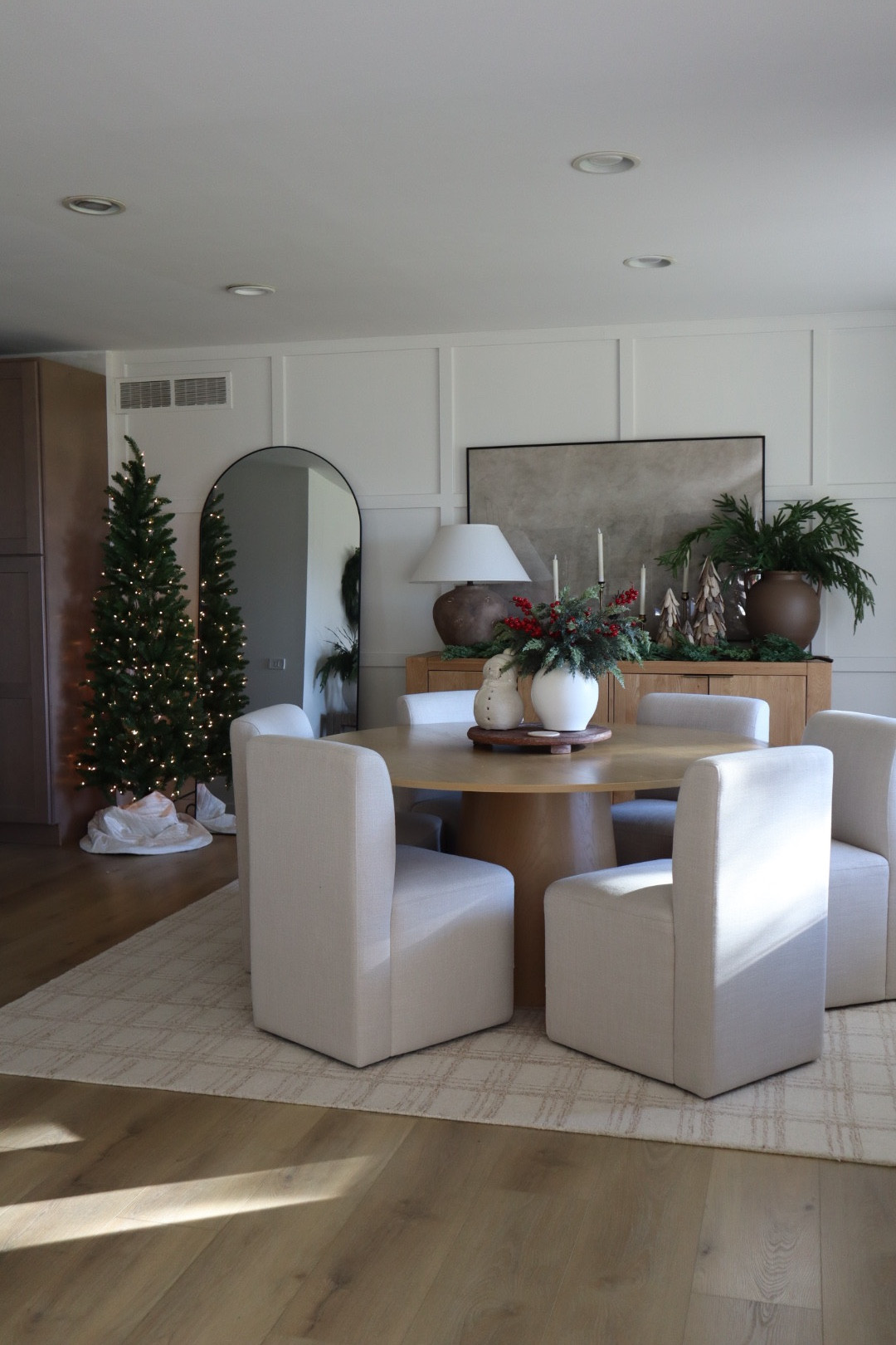 Cozy Christmas dining room 

#LTKHoliday #LTKSeasonal #LTKHome