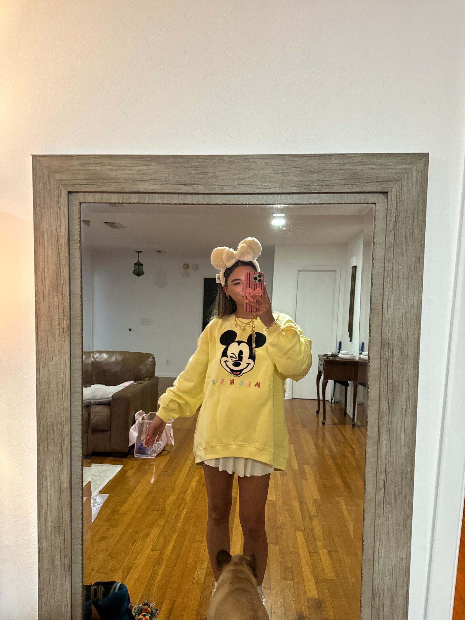 Newest Disney purchase 💛🐭🎠 wearing size medium in sweatshirt for oversized fit! #disneyoutfit #disneystyle 