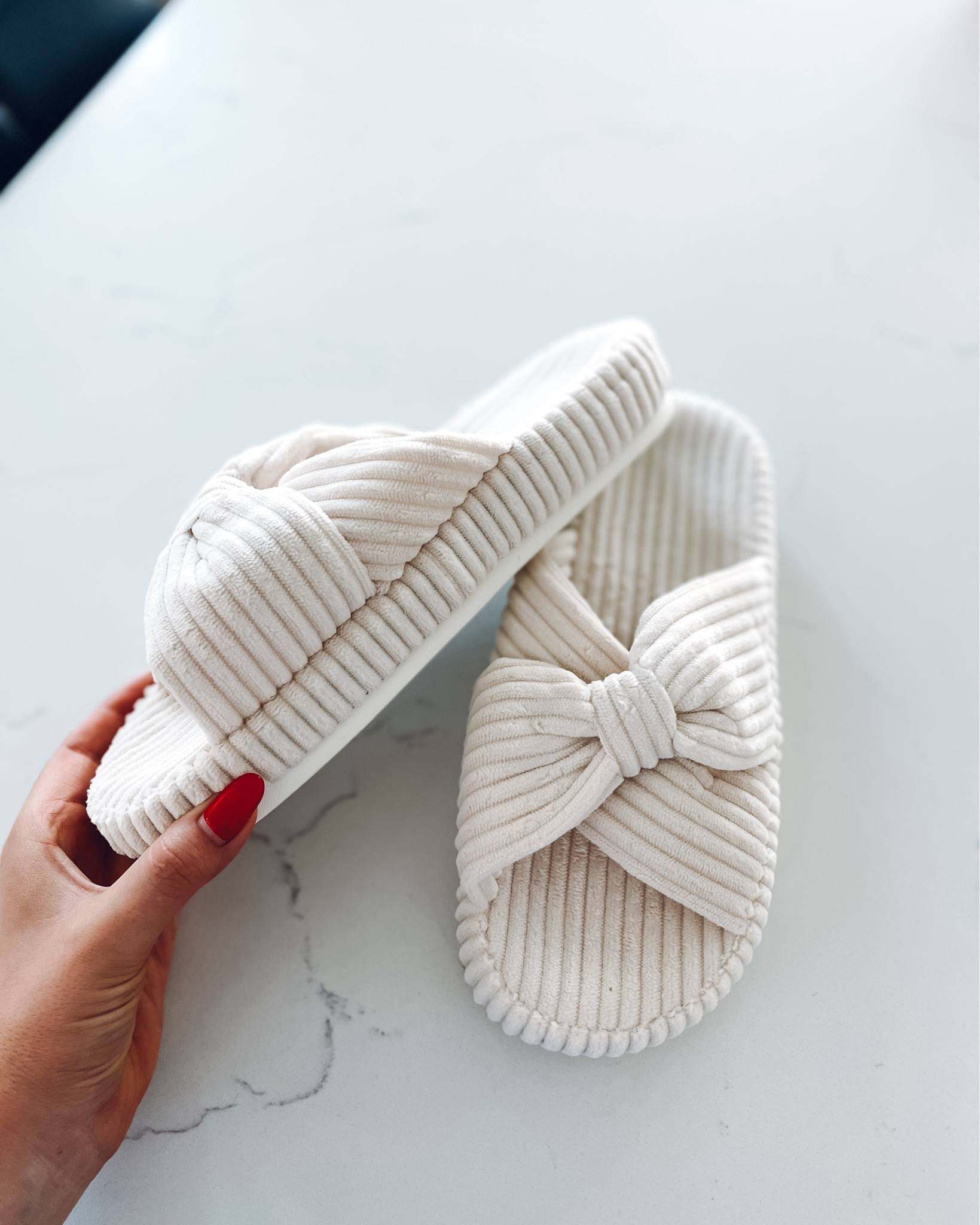open toe slippers!! so comfy and perfect for summer or if your feet get too hot in closed toe slippers! plus how freaken cute?! true to size!

| slippers | summer | amazon fashion 

#LTKShoeCrush #LTKFindsUnder50 #LTKSeasonal