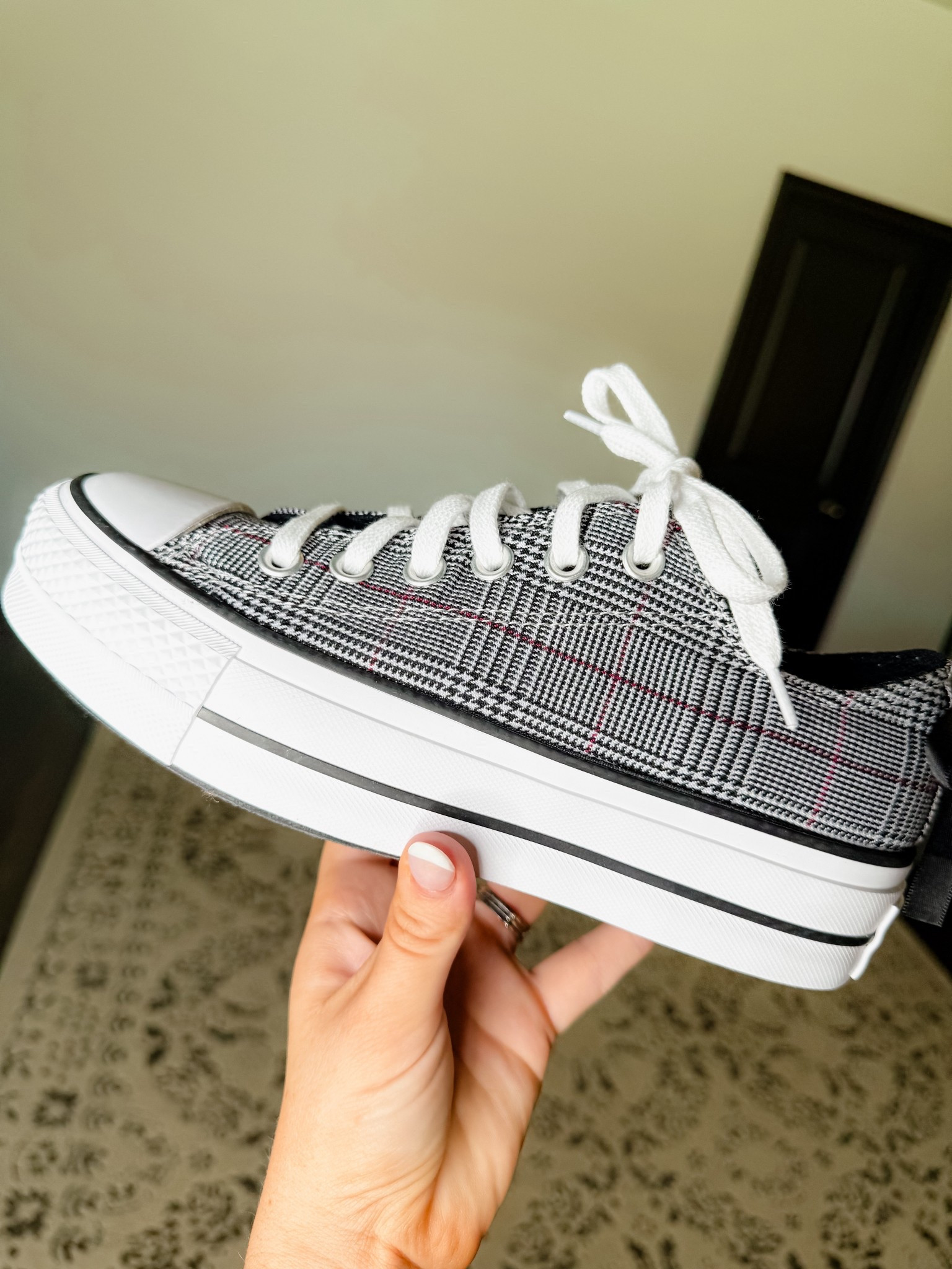 Platform converse for fall!!! 

#LTKShoeCrush #LTKFindsUnder100 #LTKStyleTip