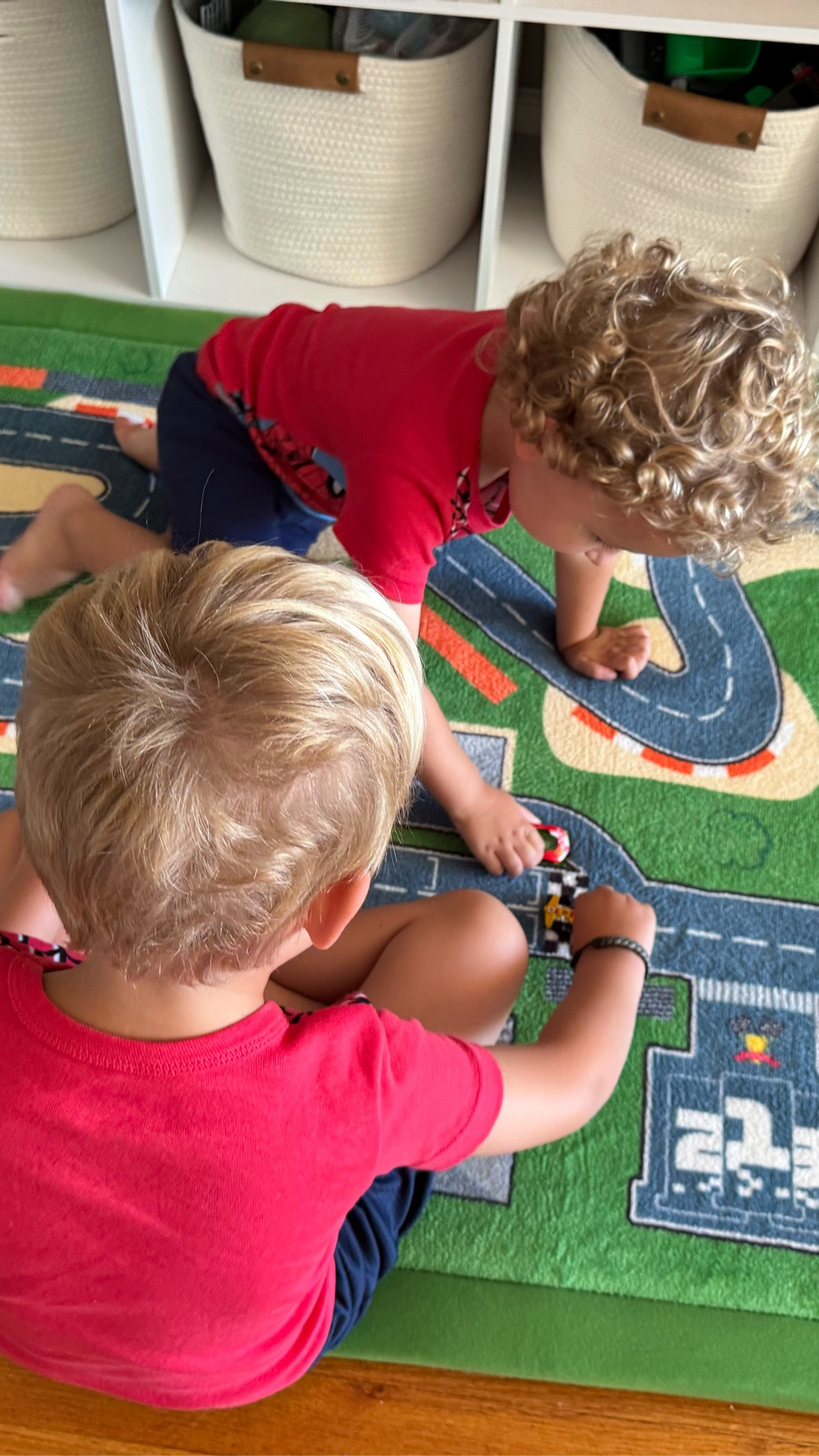 There’s nothing better than having a soft, safe spot to get the wiggles out. Whether it’s racing cars 🏎️ or perfecting somersaults, this mat is a game changer—especially with all-wood floors! Easy to clean, super soft, and made for movement 💚
•
•
•
 #BoyMom #WiggleZone #PlayMatAdventures #MomLifeUnfiltered #brothers #roadplaymat