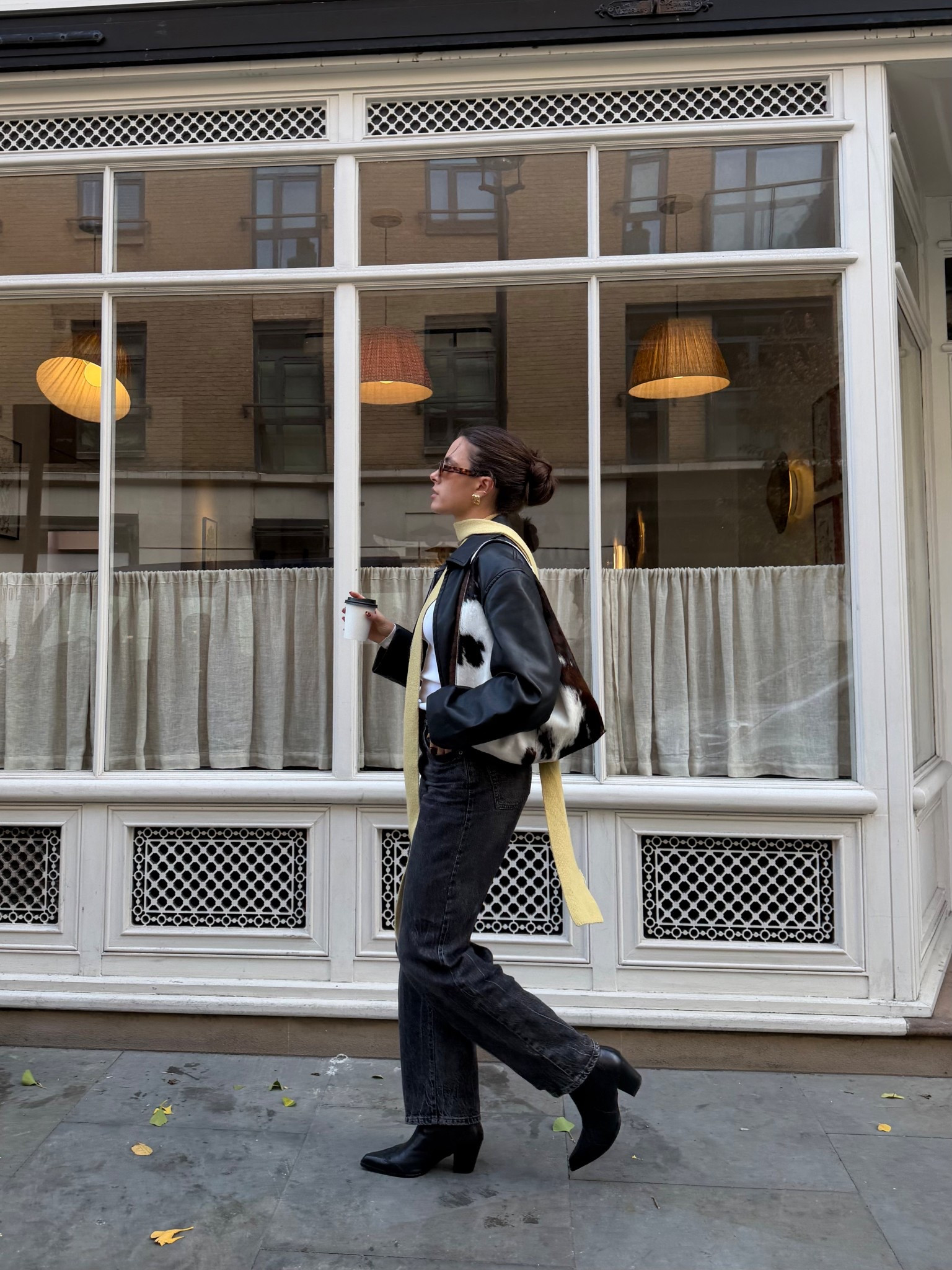 a pop of cowprint & yellow 🐄💛

Cloimh scarf, Topshop jeans, M&S cowboy boots, DMY studios sunglasses, & other stories bag, Enza Costa jacket 