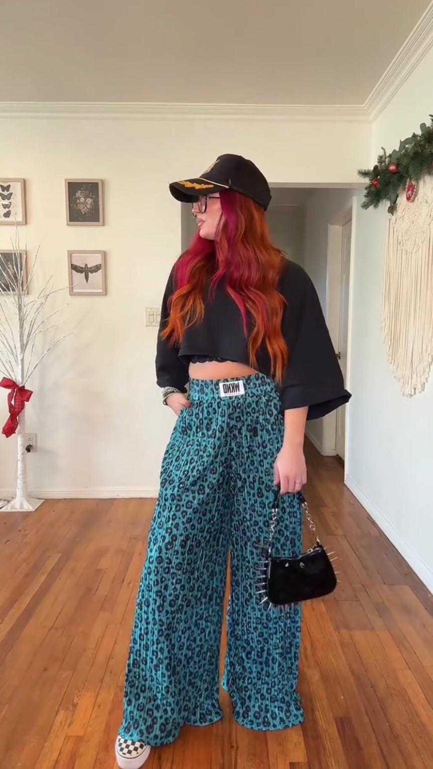One of my go to outfit combos … fun pants and an easy shirt never fails me 

#LTKMidsize #LTKFindsUnder100 #LTKFindsUnder50