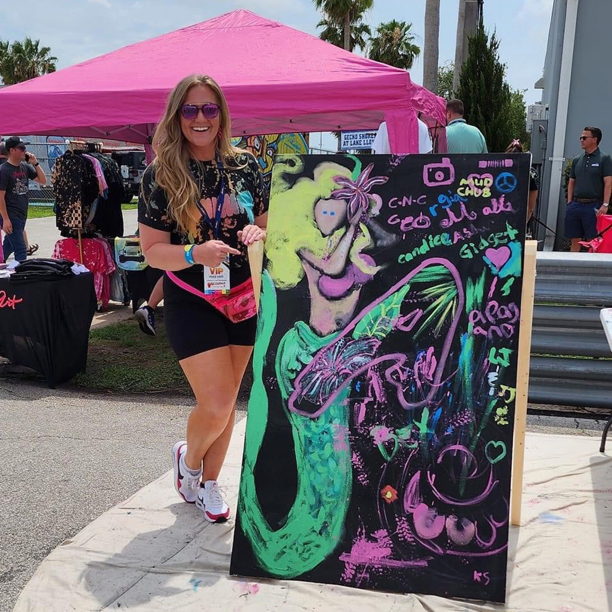 And that’s a wrap y’all! 🎬Jeep Beach Week 20th Anniversary has come to a close! It’s truly a privilege and an honor to be apart of this group of philanthropists as the “Official Speed Painter of Jeep Beach”. I love this community💗 
We have so much to share- and we are hoping to hit 1 MILLION $$$$.
I still have a few ways you can contribute AND get your hands on my art! Every little bit counts! Check out my Jeep Beach Collection at www.lauraashleyliveart.com/jeep 
📸Annie Marsh
@officialjeepbeach

#LTKfit #LTKSeasonal #LTKtravel