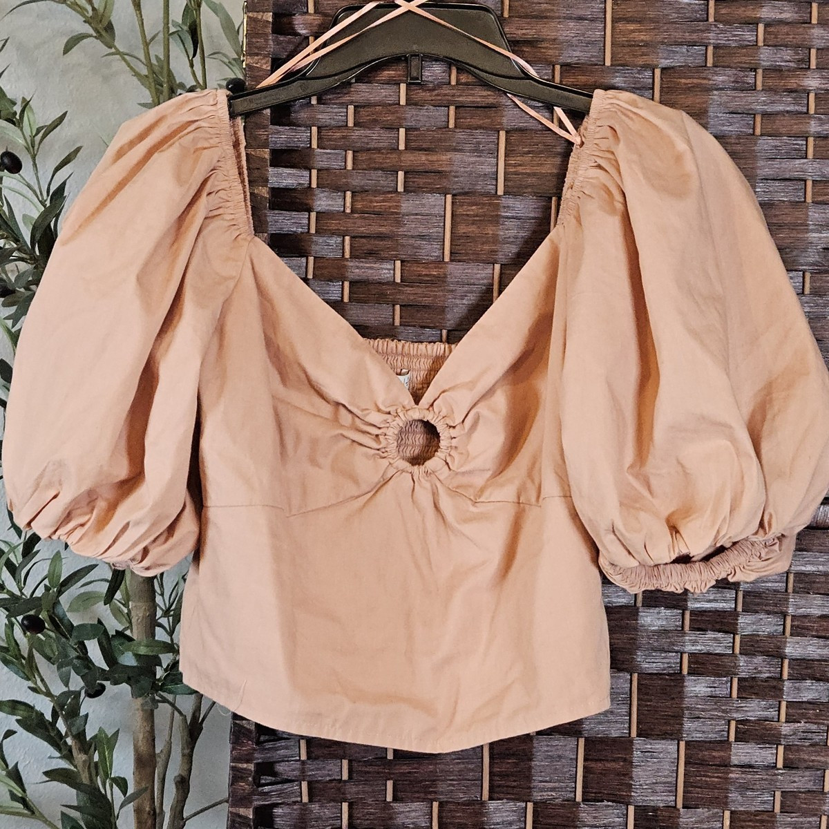 Abercrombie & Fitch Puff Sleeve Peach Crop O Ring Smocked Dainty Milkmaid Top M | eBay US