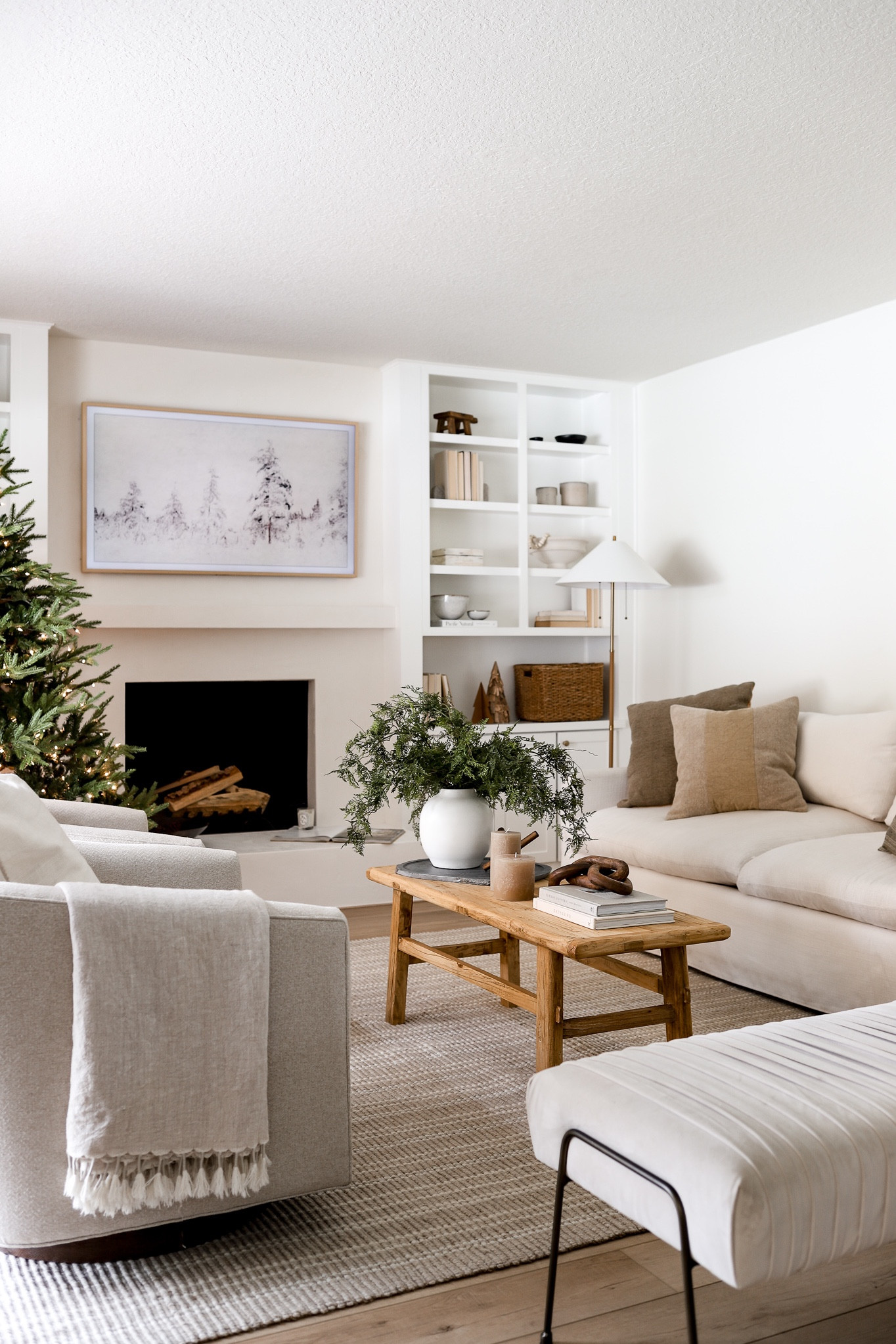 Family room decor! 

Holiday decor. Christmas decor  

#LTKSeasonal #LTKhome #LTKHoliday