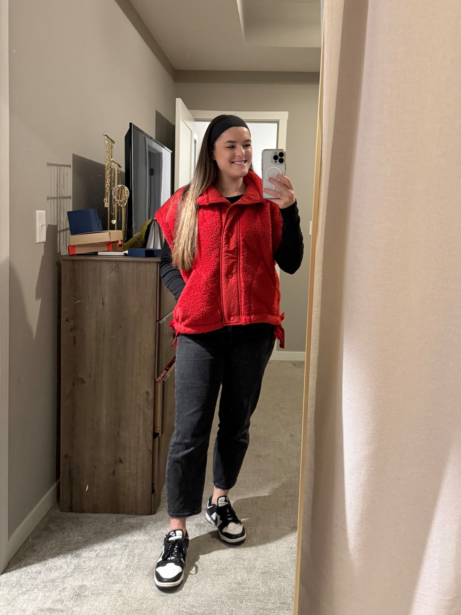 Teacher ootd

Winter capsule wardrobe, winter outfits mom outfit, outfit inspo, free people Sherpa vest, Abercrombie jeans, denim 

#LTKootd #LTKPetite #LTKFindsUnder100