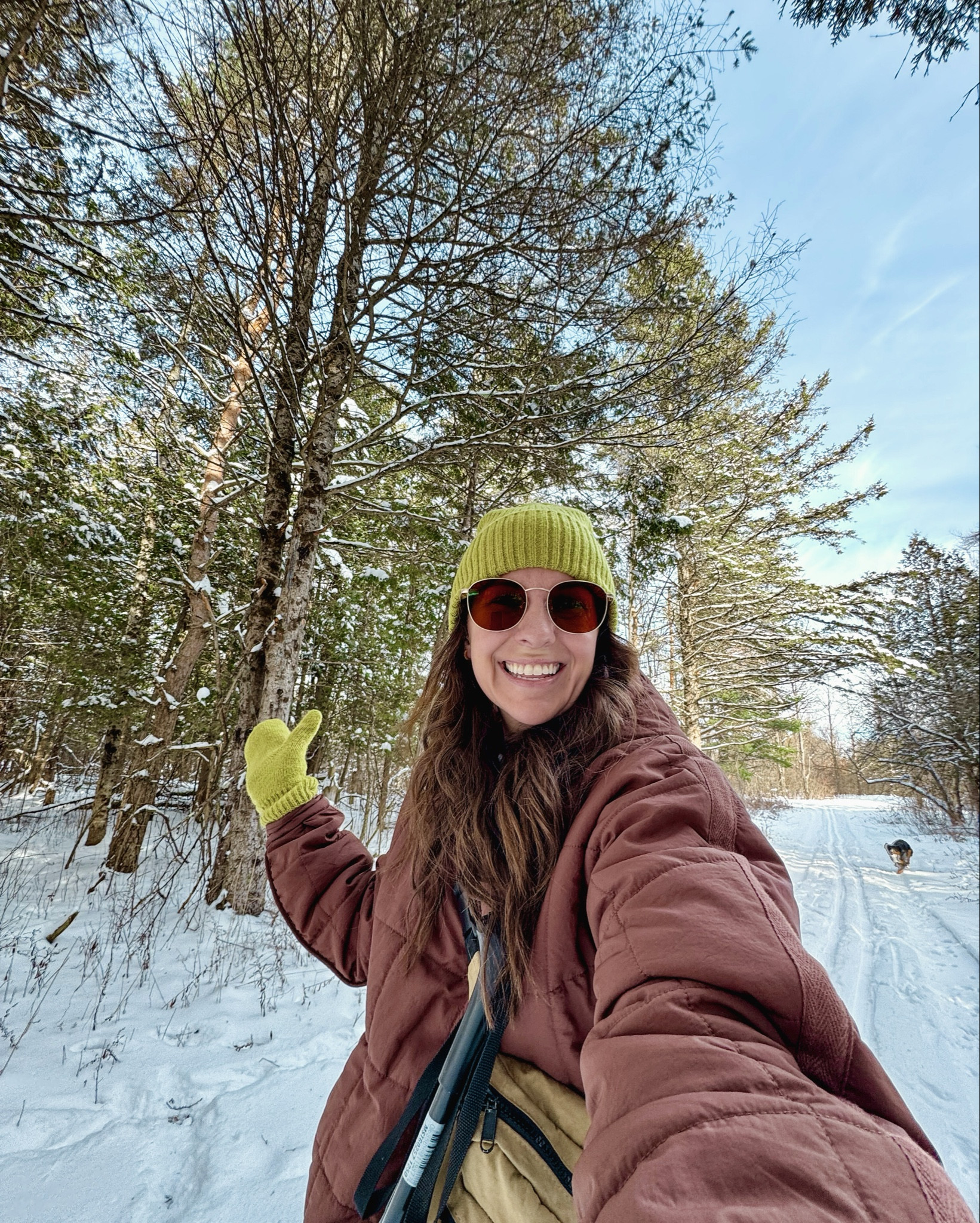 Wearing small in my brown puffer pullover, kids size xl in my snow pants (also linked women’s sizes) and s/m in my mittens and hat (might be sold out so I also linked similar)💚