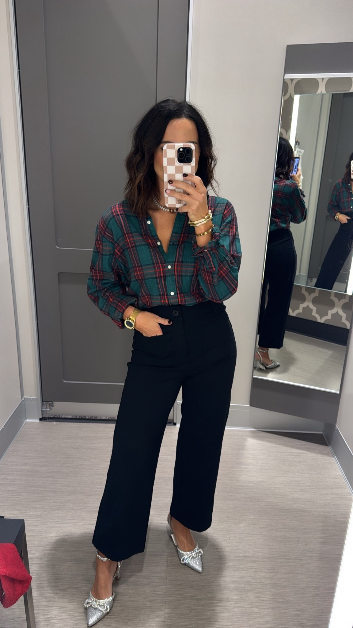 Y’all this plaid flannel button down shirt looks designer!! Such a classic and timeless look. Love to dress it up with trousers or a satin maxi skirt, or style it with denim jeans and sneakers for a more casual look ❤️

Holiday outfit, Christmas look, fall fashion, women’s flannel shirt, elevated casual, winter fashion, Target style, VintagePickin



#LTKHoliday #LTKootd #LTKFindsUnder50