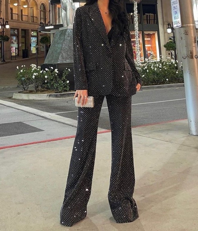 the most chic & sparkling blazer set for holiday season🖤✨

#holiday #christmas #blazerset #sparkling #ootn #partylook
Sequin, blazer set, holiday season, Christmas outfit, night outfit, party look

#LTKHoliday #LTKSeasonal #LTKootd