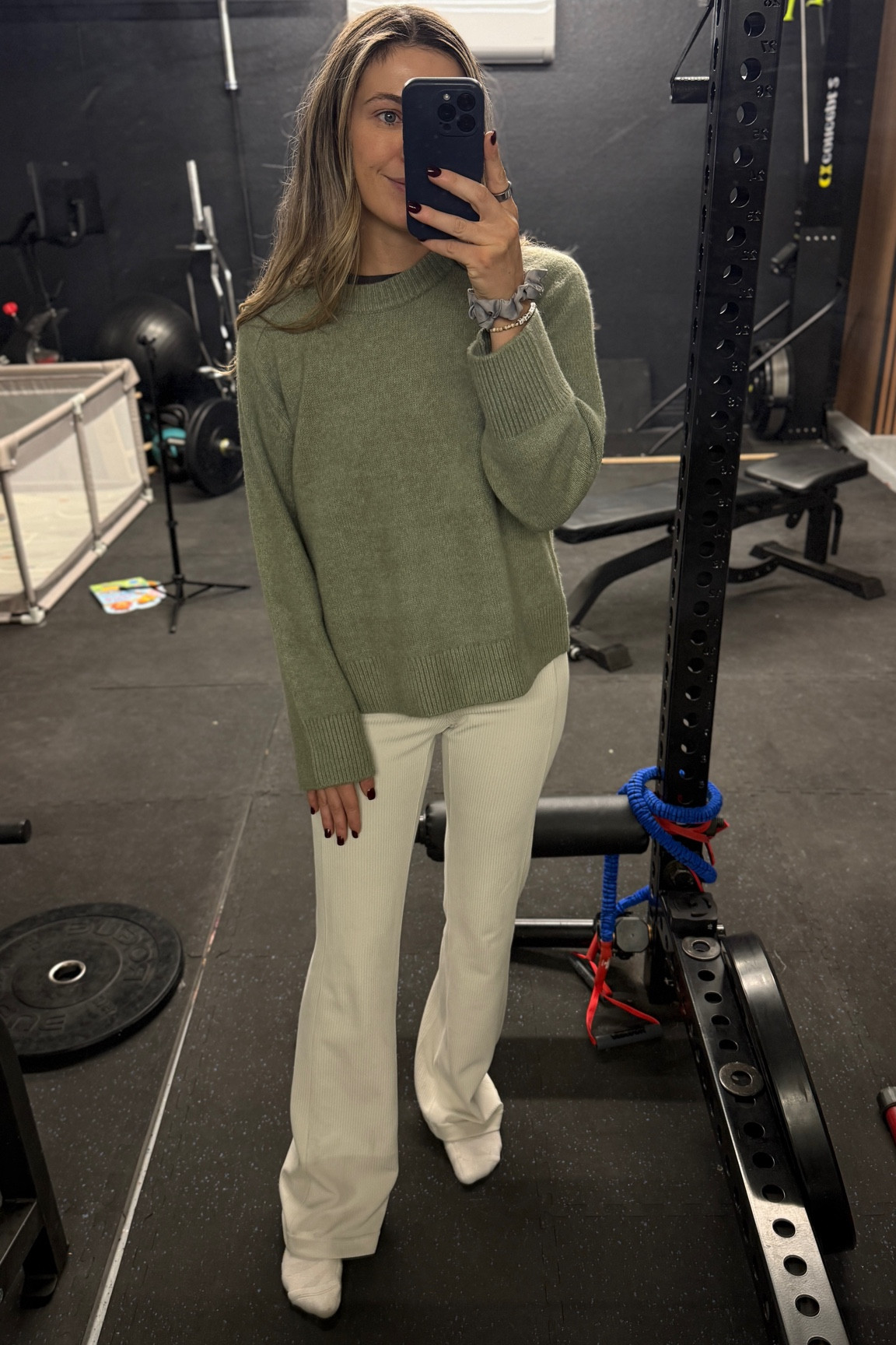 Pretending its not 70 degrees in Scottsdale.
Colour sold out in this sweater. Wearing a medium. Size 6 in the pants. 

#LTKActive #LTKFitness