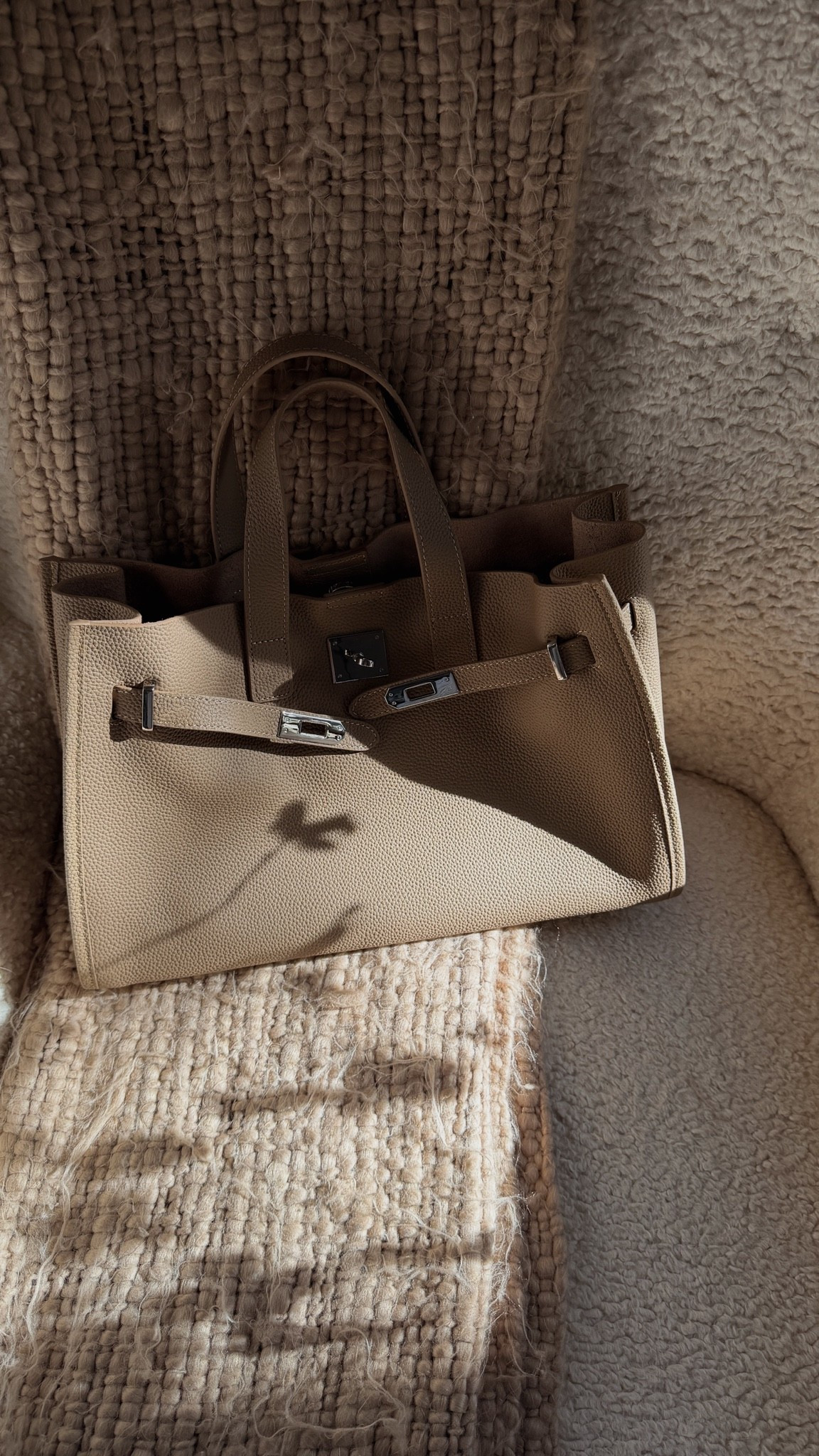 The viral bag Worth the wait! Not like any bag dupes I’ve seen and purchased! This is very much like my bucket one that went viral! So roomy I can’t wait to take her out for a spin! Perfect for travels or as a work tote

#LTKSeasonal #LTKWorkwear #LTKTravel