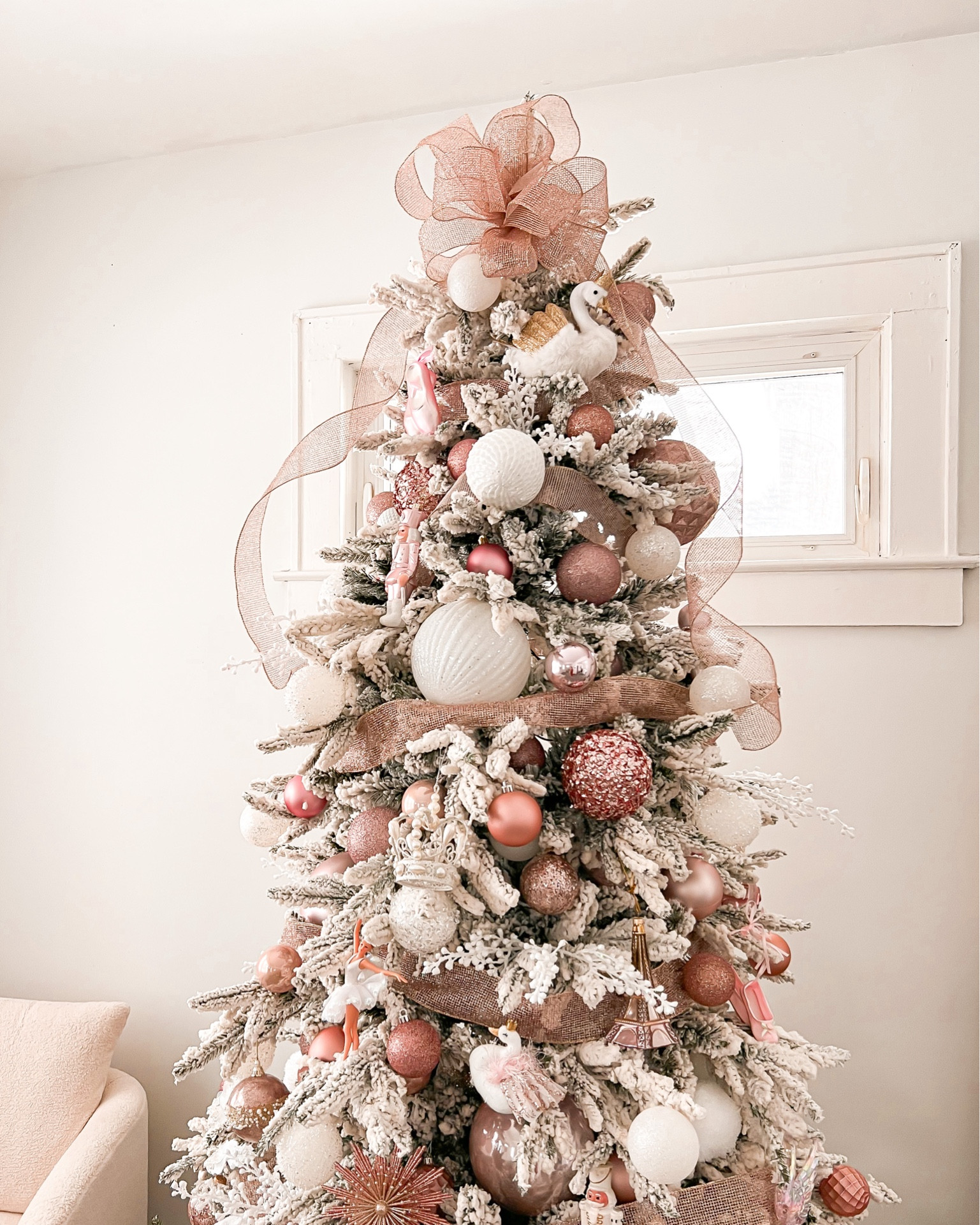 Tree details 🎄💕🤍

#LTKfamily #LTKSeasonal #LTKhome