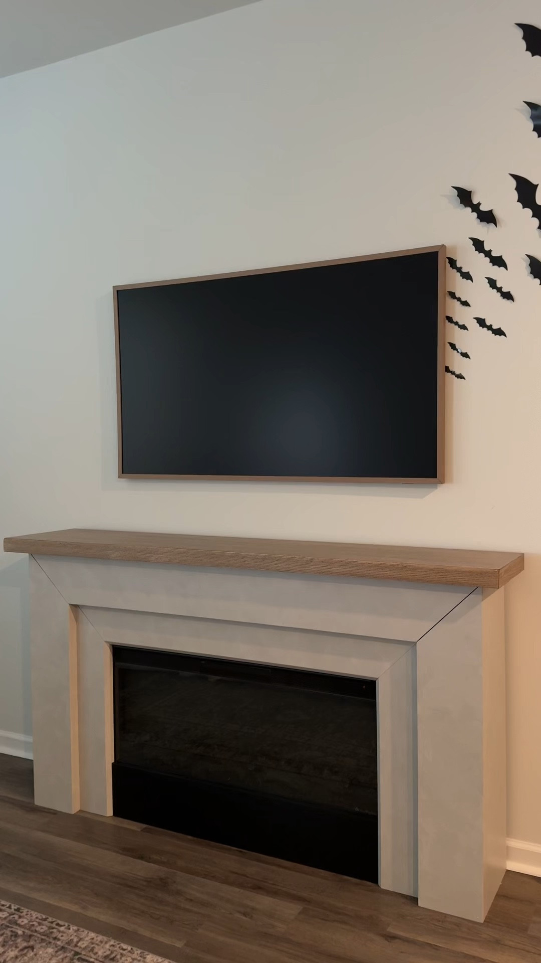 Halloween mantle decor 🎃

#LTKSeasonal #LTKHome #LTKVideo