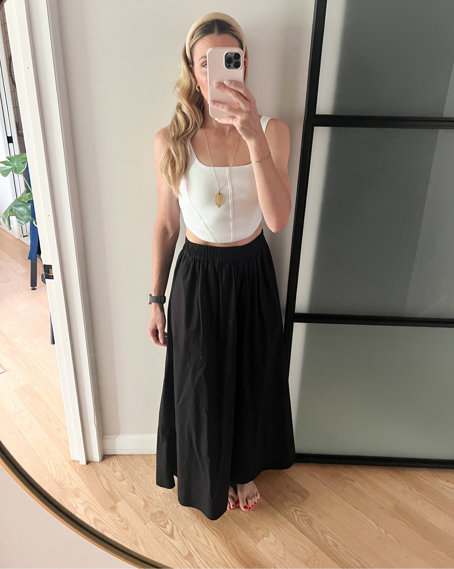 Really love these pants. So versatile and comfortable. Aritzia faux corset top in a S  

#LTKOver40