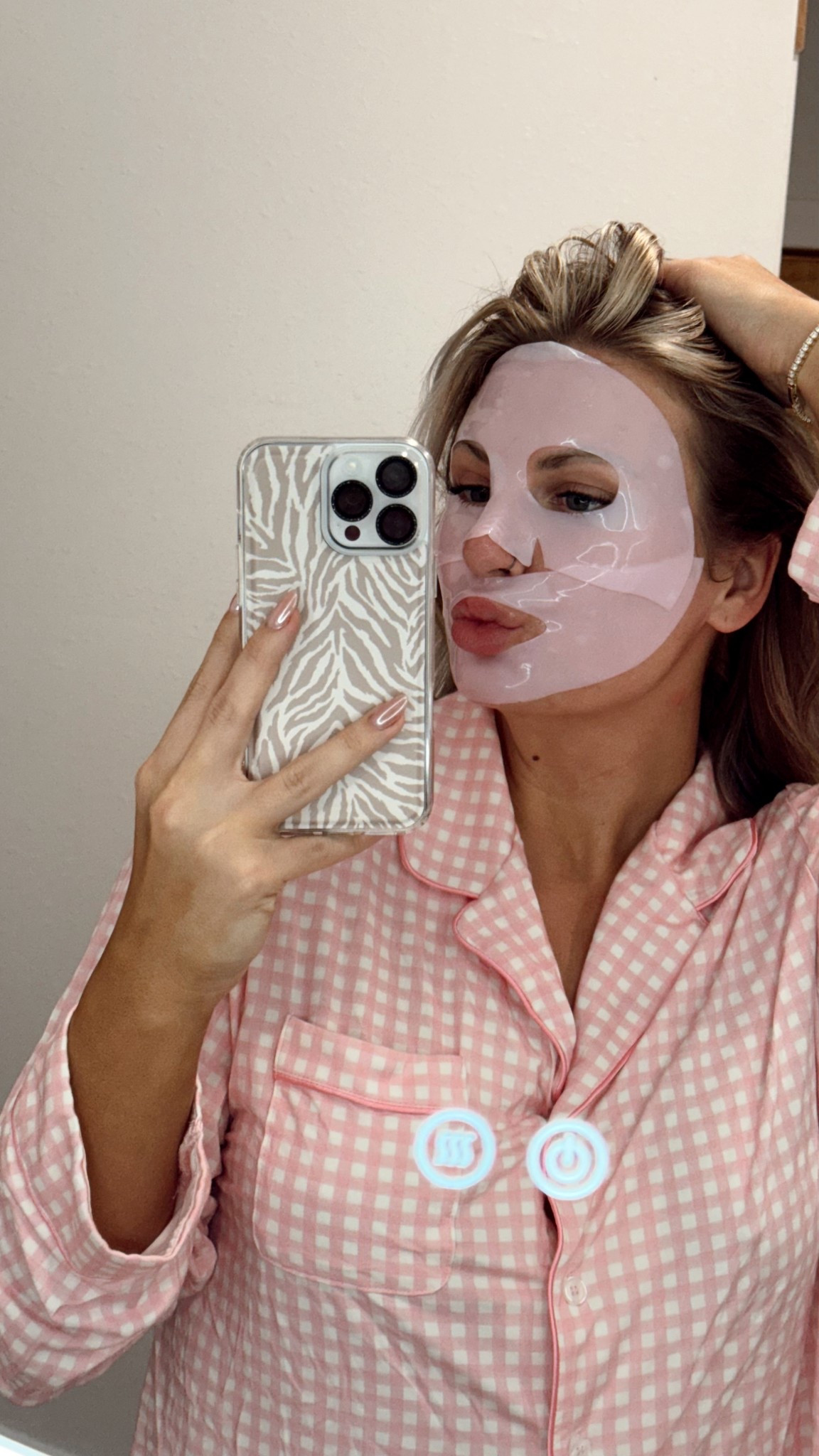 When the mask matches the jammies 😝🤌🏼

#LTKBeauty #LTKFindsUnder50 #LTKselfcare