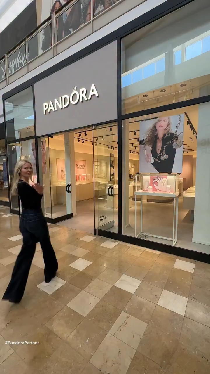 #PandoraPartner @theofficialpandora 

I wanted something that felt a little more personal, so I went into Pandora and chose a piece to have engraved right there in store.

Getting to watch the engraving happen was such a cool part of the experience, and I love how something so simple can instantly feel more meaningful when it has a word, memory, or message behind it.

It also makes such a good gift because you can make it completely personal to whoever you’re giving it to.

I love that Pandora turns a beautiful piece of jewelry into something that feels truly yours.