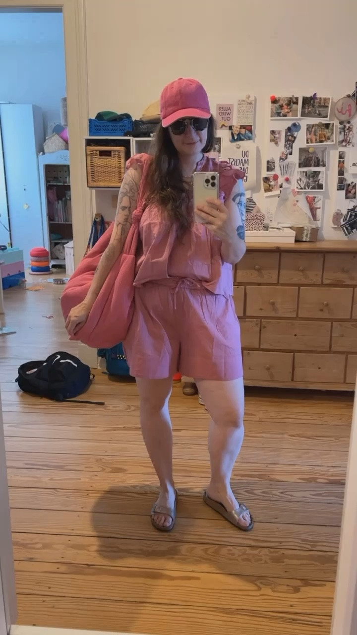 Summer day in pink - Schlafanzug zweckentfremdet für einen Tag am Strand #pinkepankstyle #beachlook #summer 

#LTKsummer #LTKdeutschland