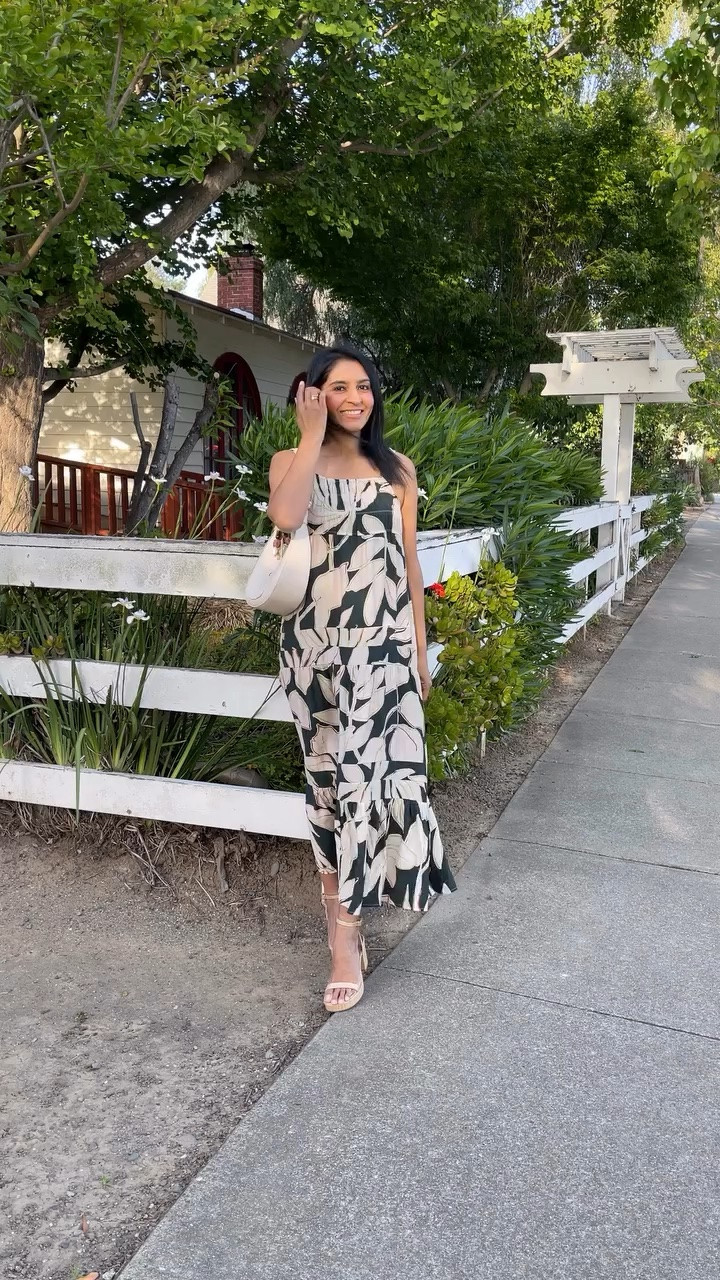 Crossing my fingers for the “April showers” spell to finally be over and for the “May flowers” season to stick around a bit longer!! 😬😬😬 Anyone else in the same boat??? Happy Wednesday folks!! 
.
.
.
This fun print dress is from @Tribalfashionofficial . Comfy, easy yet striking!! Just how I like my outfits!

 #MyTribalFashion

#gifted #affiliate

Use my promo code for 20% off is PALAVT20 
.
.
.
#springdresses #springfashion