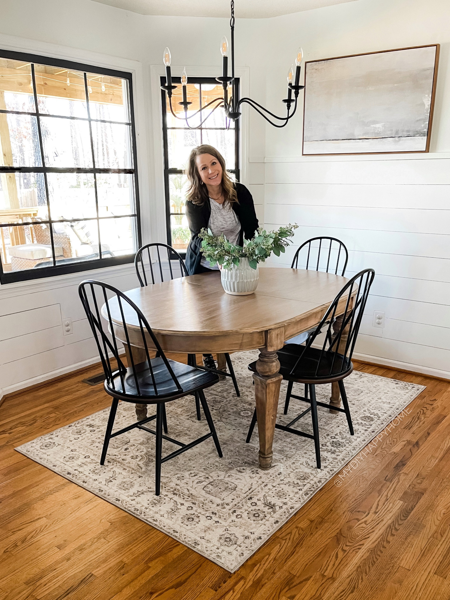 Kitchen dining space.

I updated the space with a washable rug, new dining chairs, artwork and lighting that I had and gave a fresh paint job.



 

#LTKhome #LTKFind #LTKstyletip