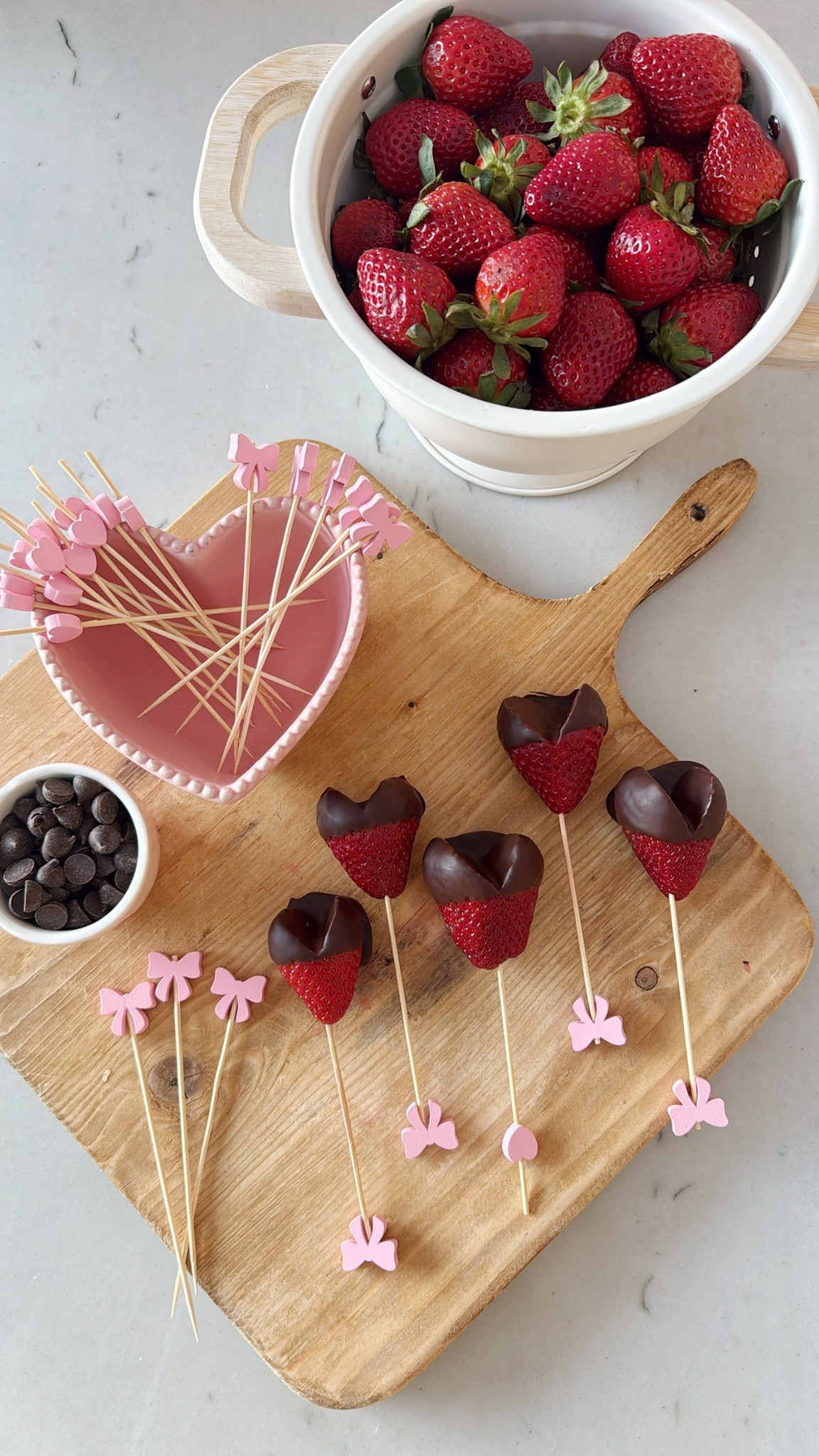 Valentine’s Day chocolate covered strawberries 🍓🍫❤️

Party
Home
Bows
Amazon 

#LTKValentine #LTKHome