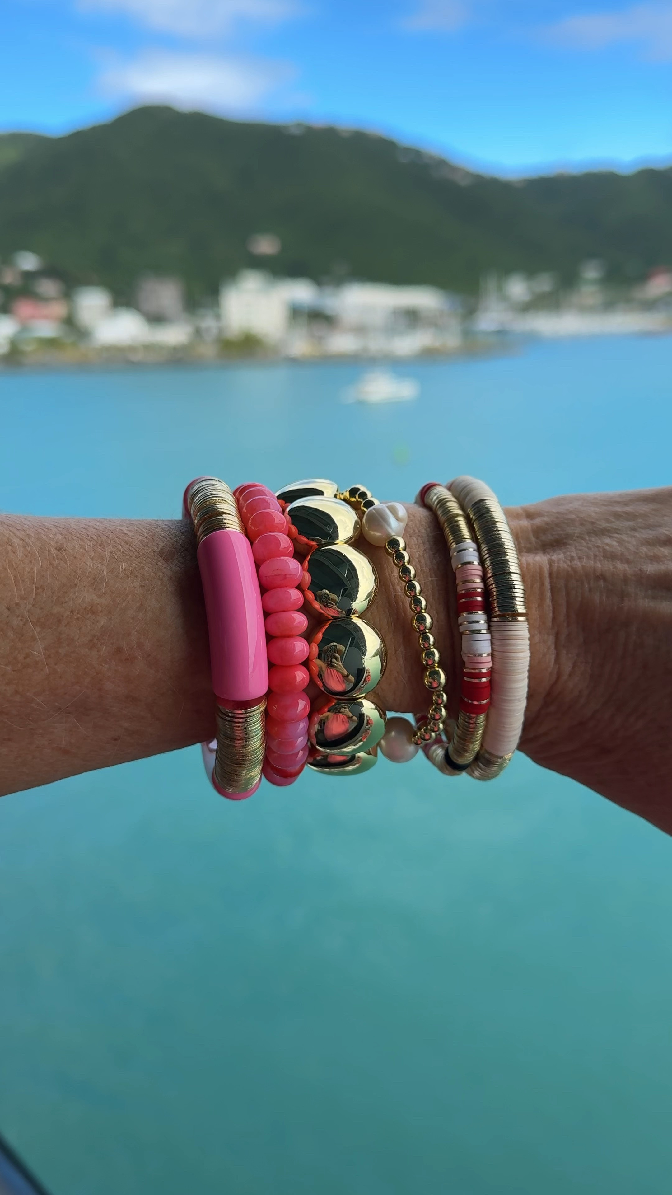 🚨 sale 

Allie & Bess
Holiday bracelet stack perfect for your pink red and gold lover💕❤️🎁

Great gift idea

#LTKStyleTip #LTKGiftGuide #LTKSaleAlert