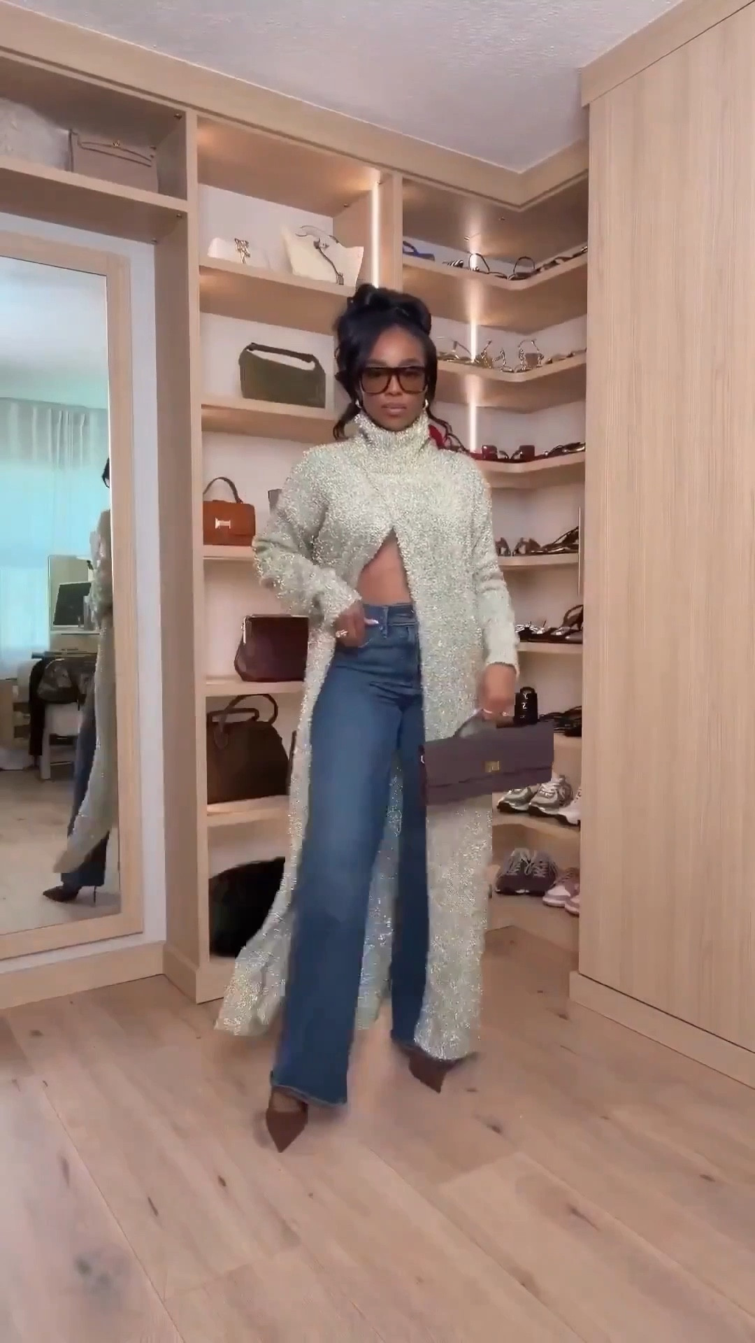 ✨ Cozy Layers, Elevated Denim

A statement longline cardigan layered over a sleek crop top and classic blue denim creates the perfect balance of cozy and polished. The added texture brings depth, while the clean jean keeps the look timeless and easy to rewear. These are the kinds of pieces that work overtime in your closet, making the cost per wear a no-brainer.

Perfect for:
• Casual days
• Brunch plans
• Coffee runs

📏 Sizing:
Cardigan: Small
Top: Small
Jeans: 27 Long
Shoes: True to size

Measurements:
5’4” · 138 lbs · 34D · 27” waist · 40” hips

Tap to get details.

Layered cardigan outfit ideas, elevated casual denim looks, cozy neutral layers, modern everyday outfits, chic casual styling.

Follow me on Instagram and YouTube @kirasfashionfinds

#LTKgrwm #LTKPetite #LTKootd