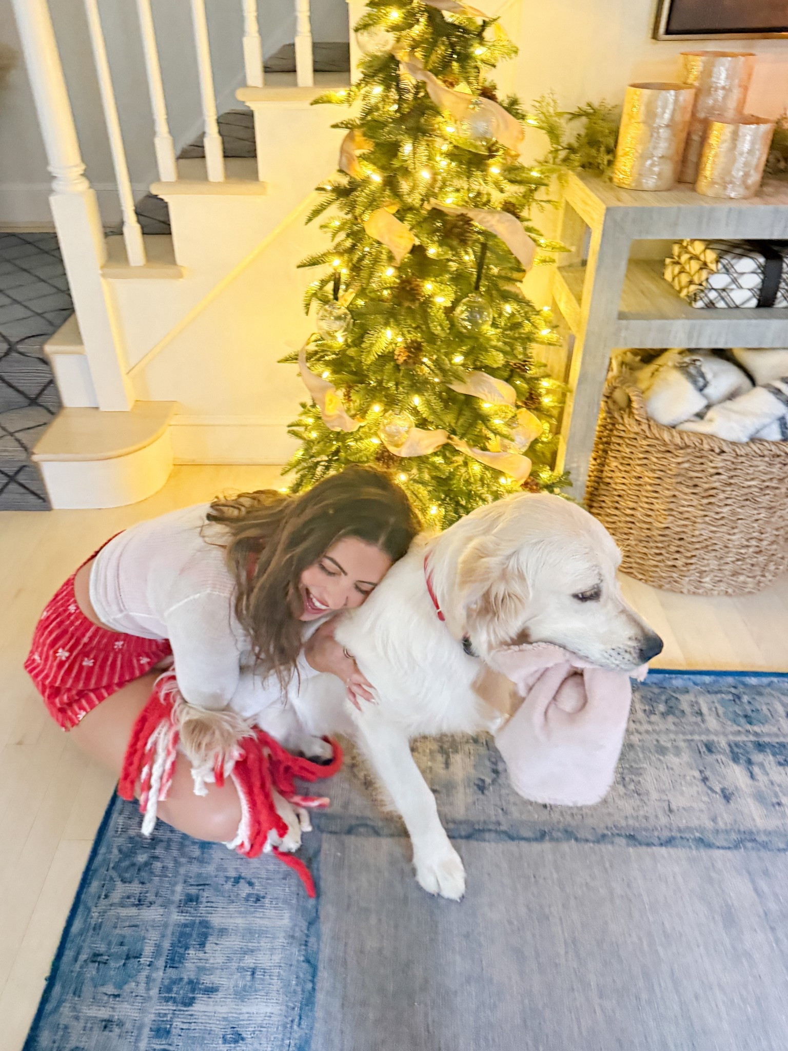 It’s holiday lip sync o’clock!!! Been decorating the house so much this week so *obviously* had to step out in some cozy festive wear 🎅🏼🫶🏻 