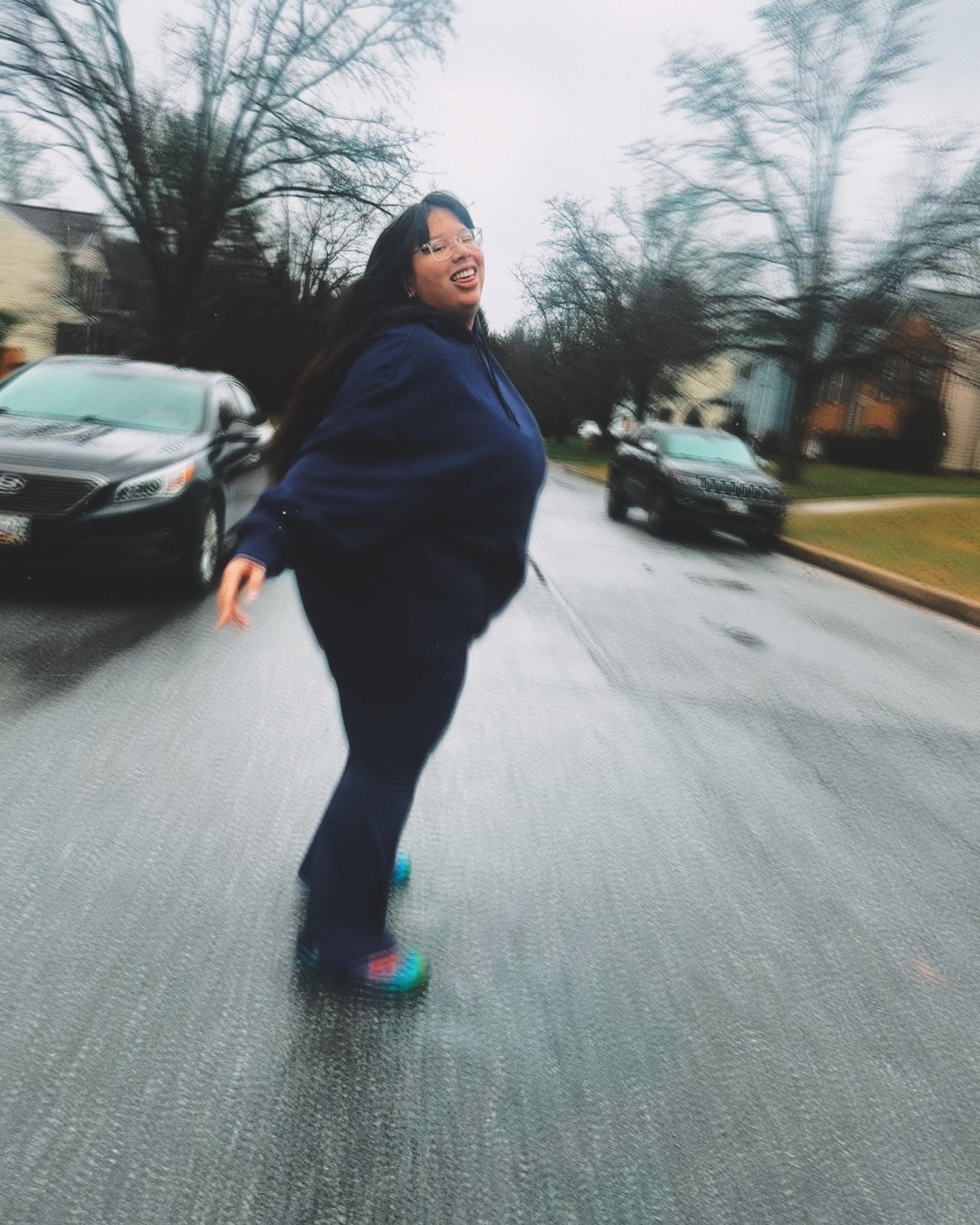 Don't mind me, I'm just pretending I'm in a Britney Spears music video and the rain is pouring down on me 💃🏽☔️🤭 #effyourbeautystandards #bodypositive #bodypositivity #bodyacceptance #celebratemysize #plussizemodel #plussizebeauty #plussize
