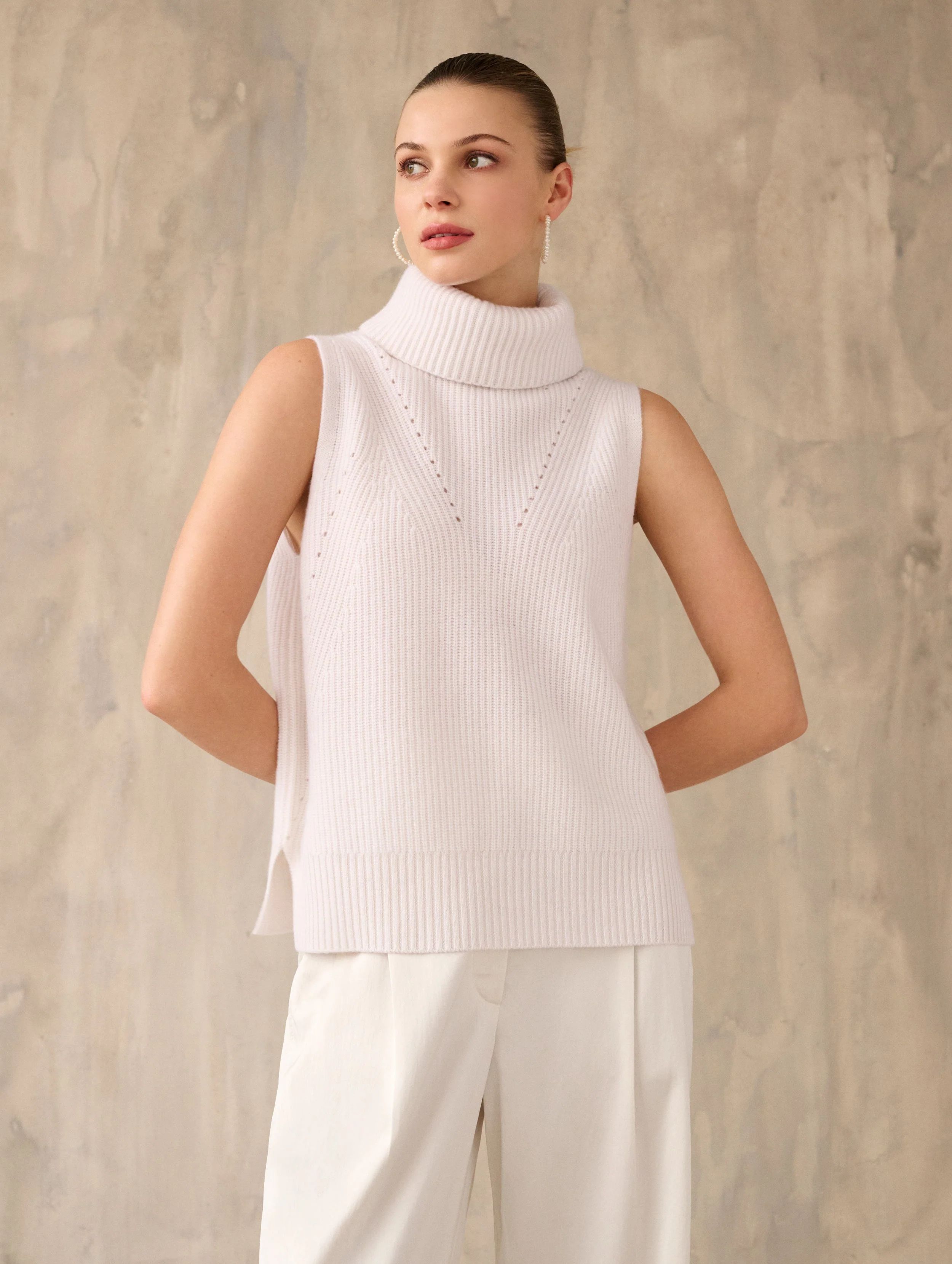 White + Warren Cashmere Sleeveless Turtleneck Sweater in Soft White size Large | White and Warren