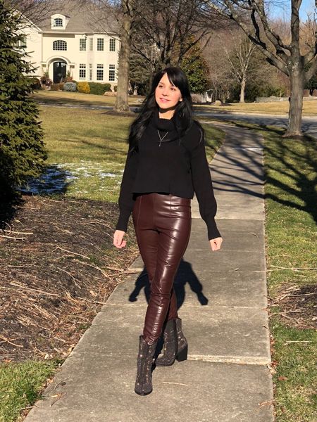 Thought I’d give the outfit from my sparkly boots reel its very own post! Depending on the light, these faux leather pants sometimes look chocolate brown and sometimes burgundy so I linked both options. Either color goes perfectly with a cropped black turtleneck!
