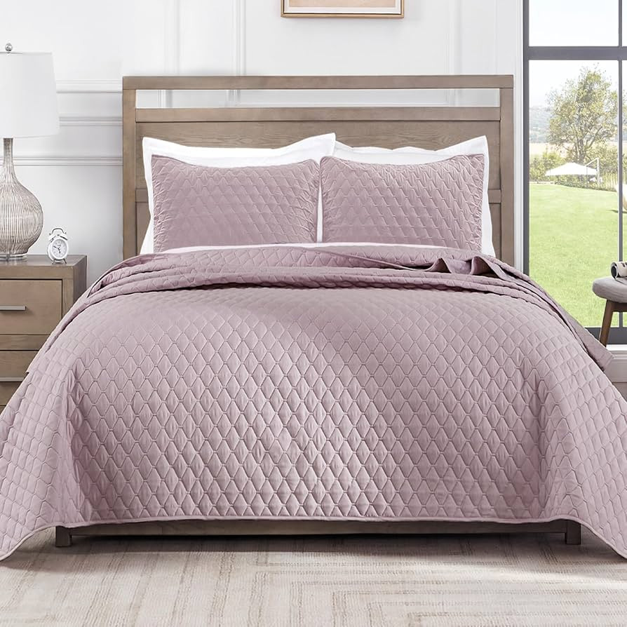 Exclusivo Mezcla Reversible King Size Quilt Bedding Set with Pillow Shams, Lightweight Quilts Kin... | Amazon (US)