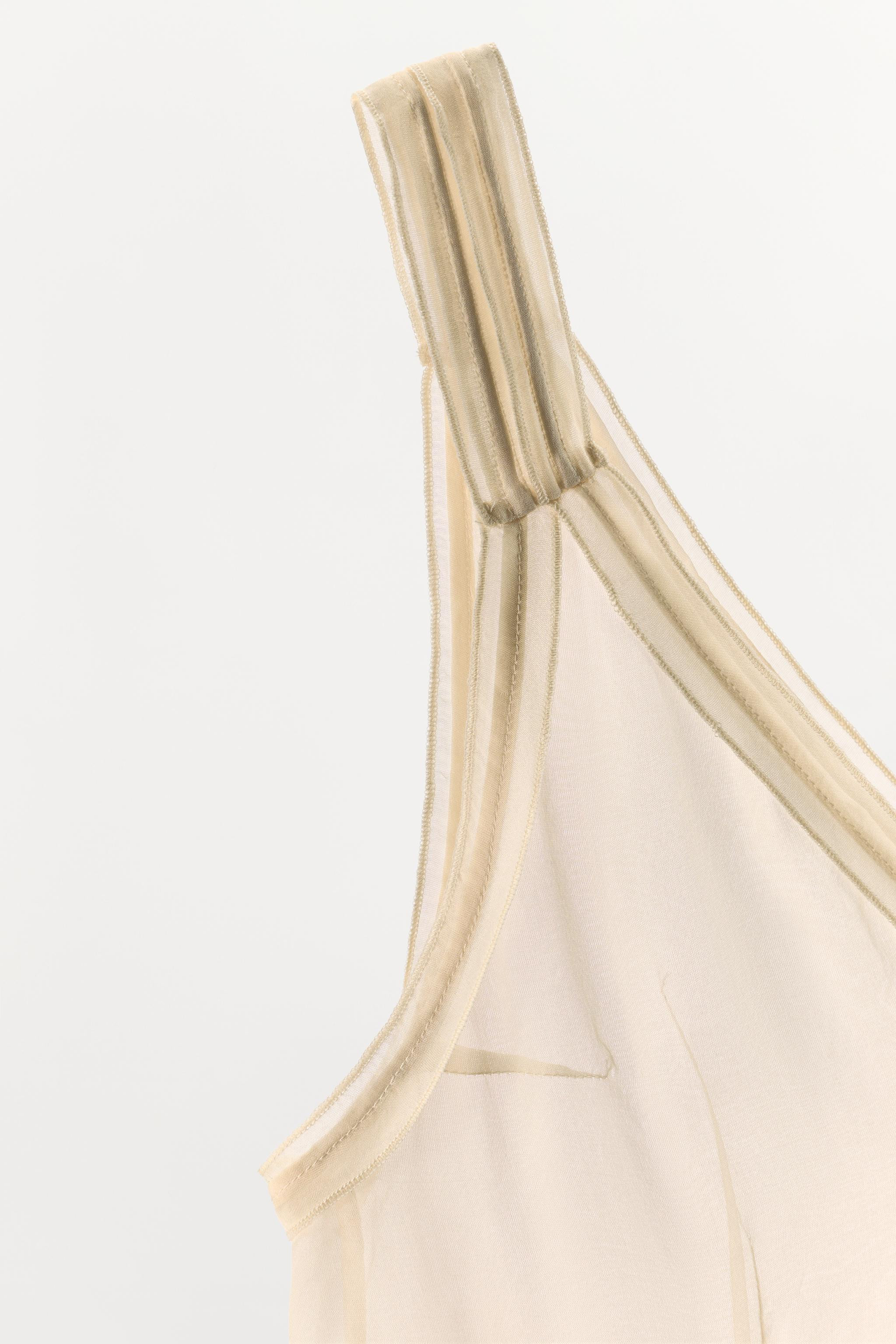 Model height: 176 cmSemi-sheer top with a main fabric made from 100% silk yarn. Featuring a V-nec... | Zara UK