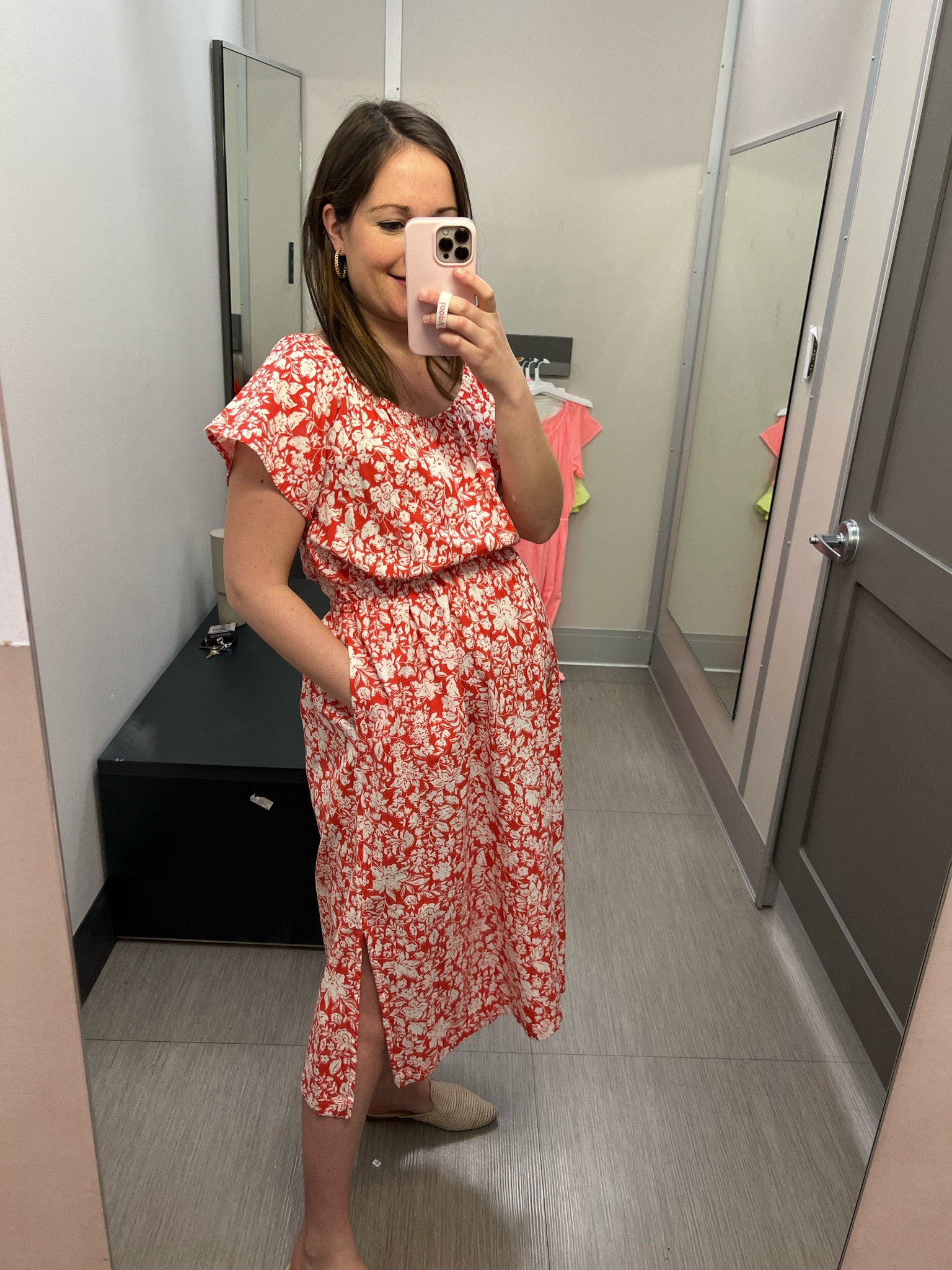 This is a GREAT dress for the bump, and to carry you through spring and summer. A very roomy skirt, elastic waist to help you adjust the look of the waist, and a keyhole back.

Sizing- s


#LTKunder50 #LTKFind #LTKbump