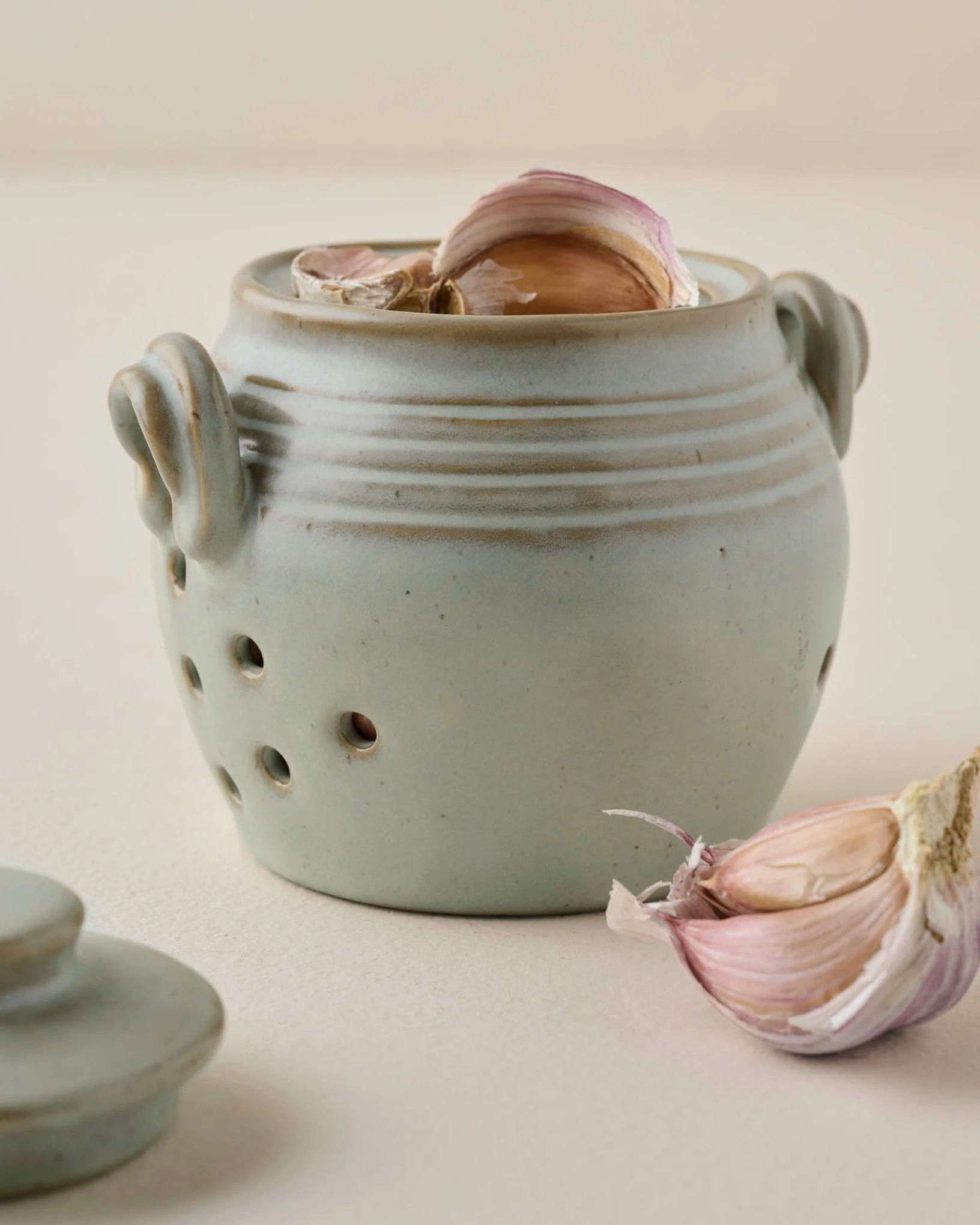 French Grey Garlic Keeper | Magnolia